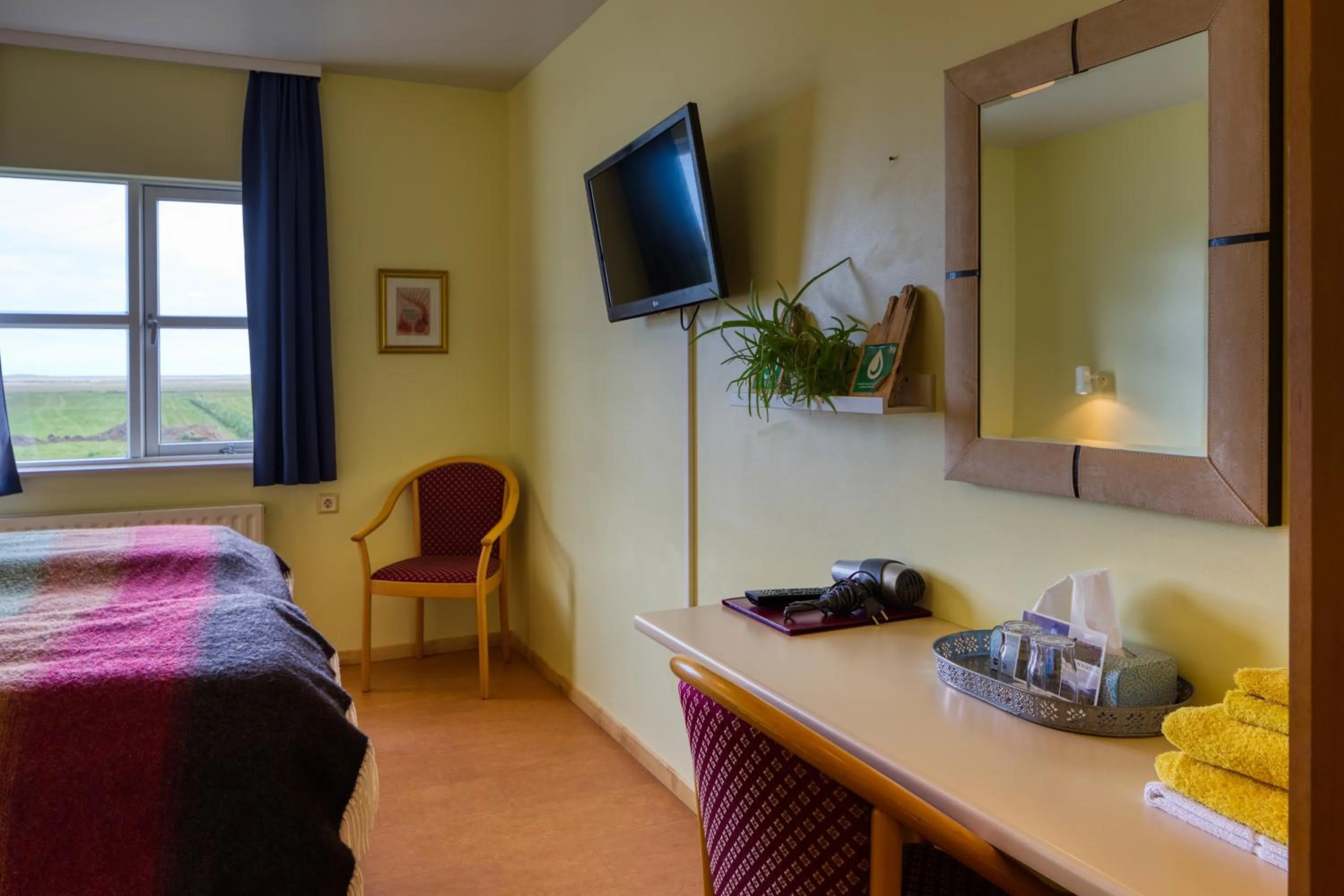 TV and multimedia, Bed in Brunnholl Country Guesthouse