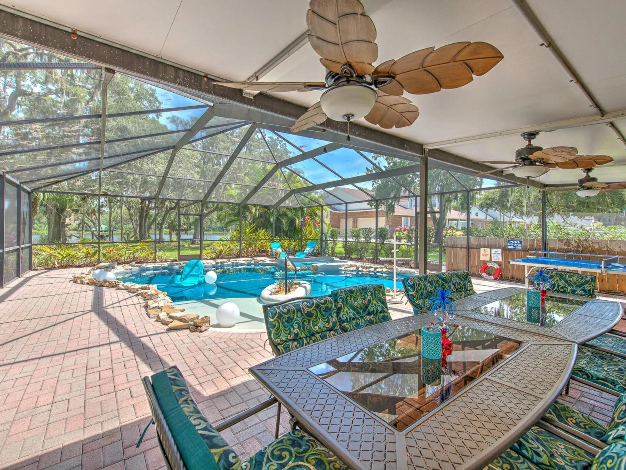 Seating area in Riverbend Retreat Fla