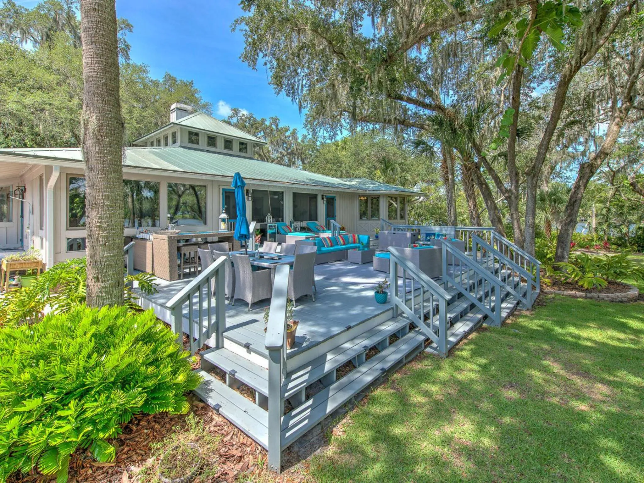 Property building in Riverbend Retreat Fla