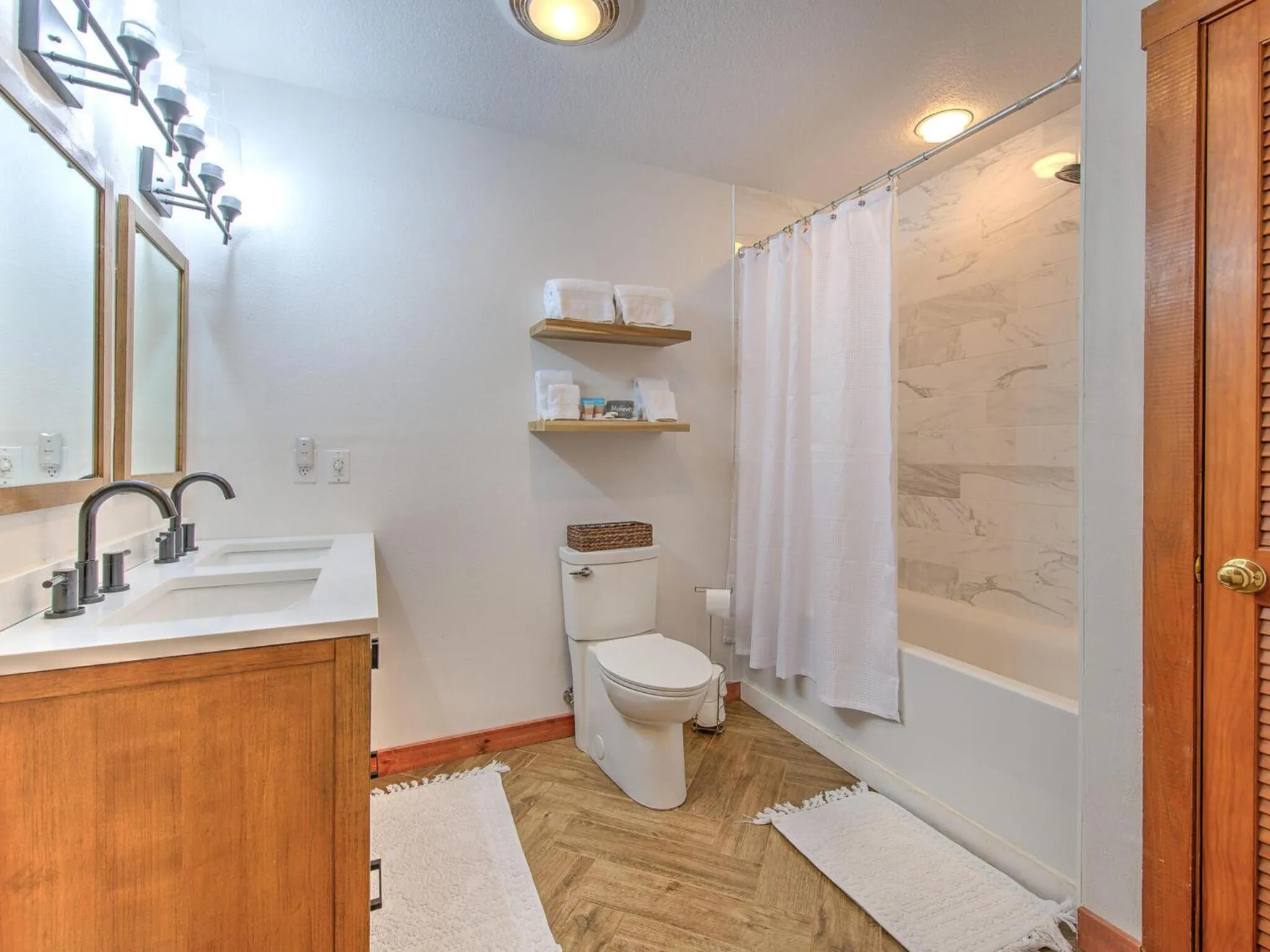 Shower in Riverbend Retreat Fla