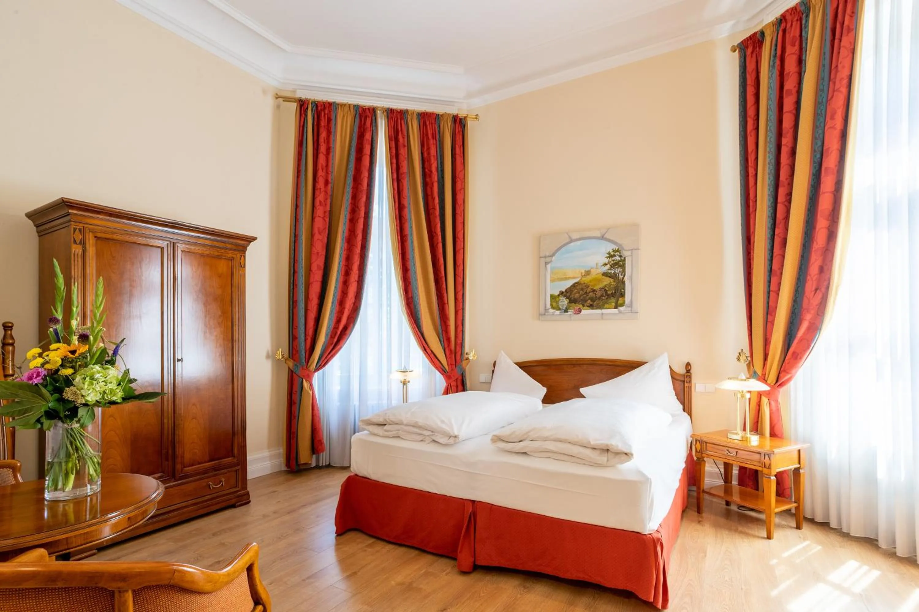 Photo of the whole room, Bed in Hotel Schloss Rheinfels