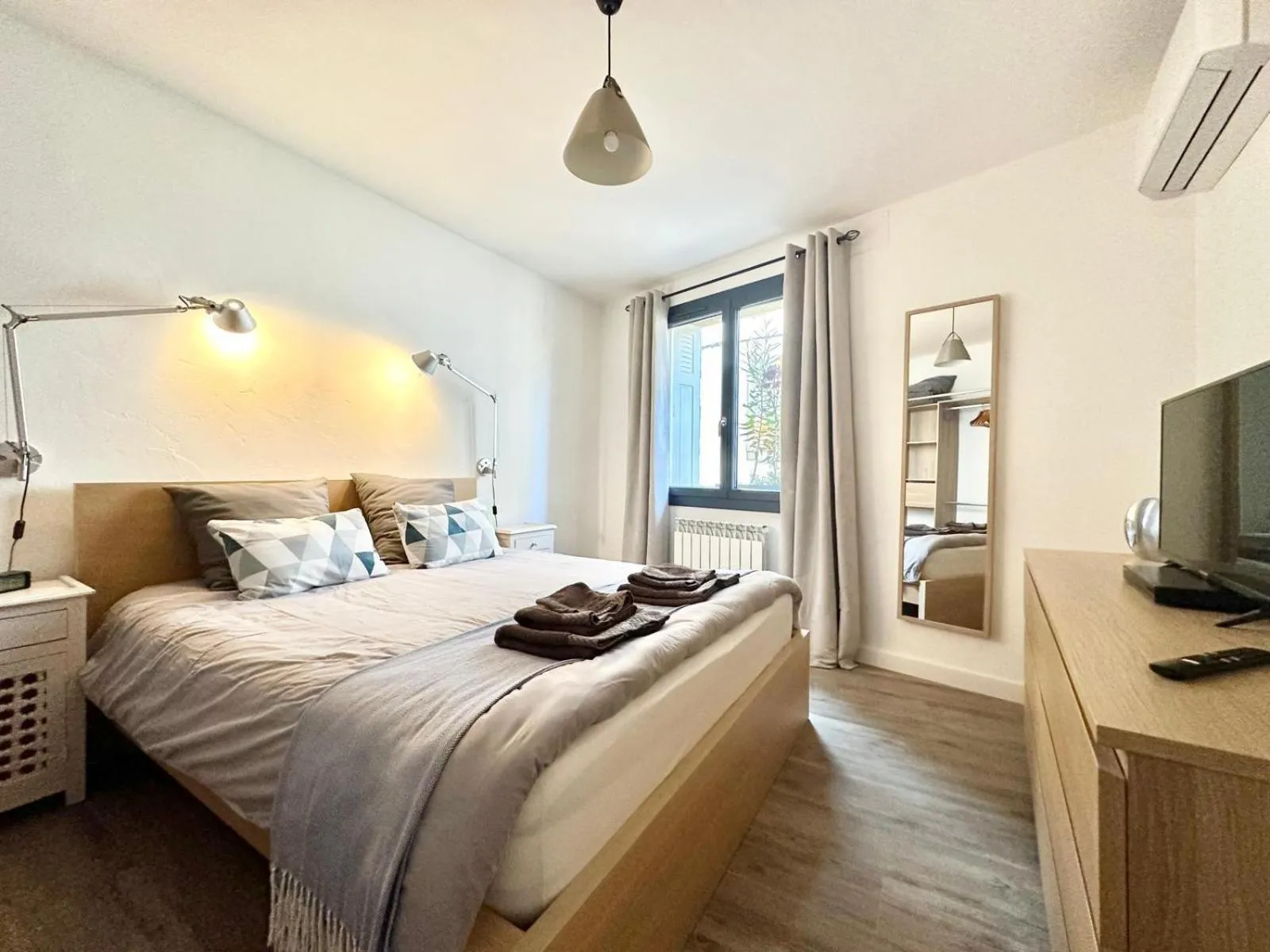 Bedroom, Bed in Home 12 les Vignes