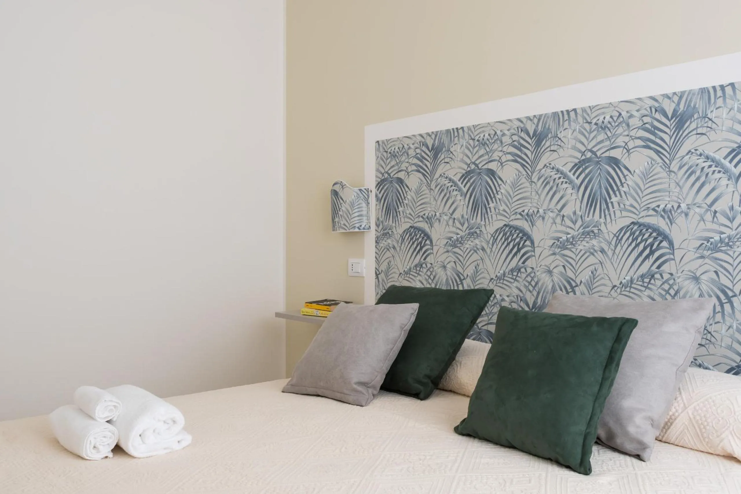 Bedroom, Bed in Wonderful Italy Suites