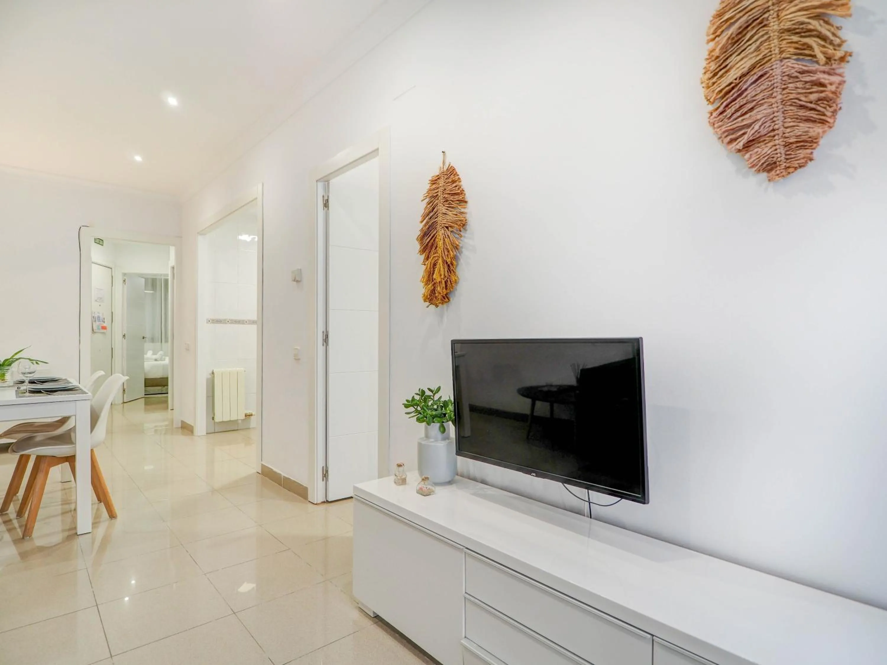 White Center Apartment by Hello Homes Sitges