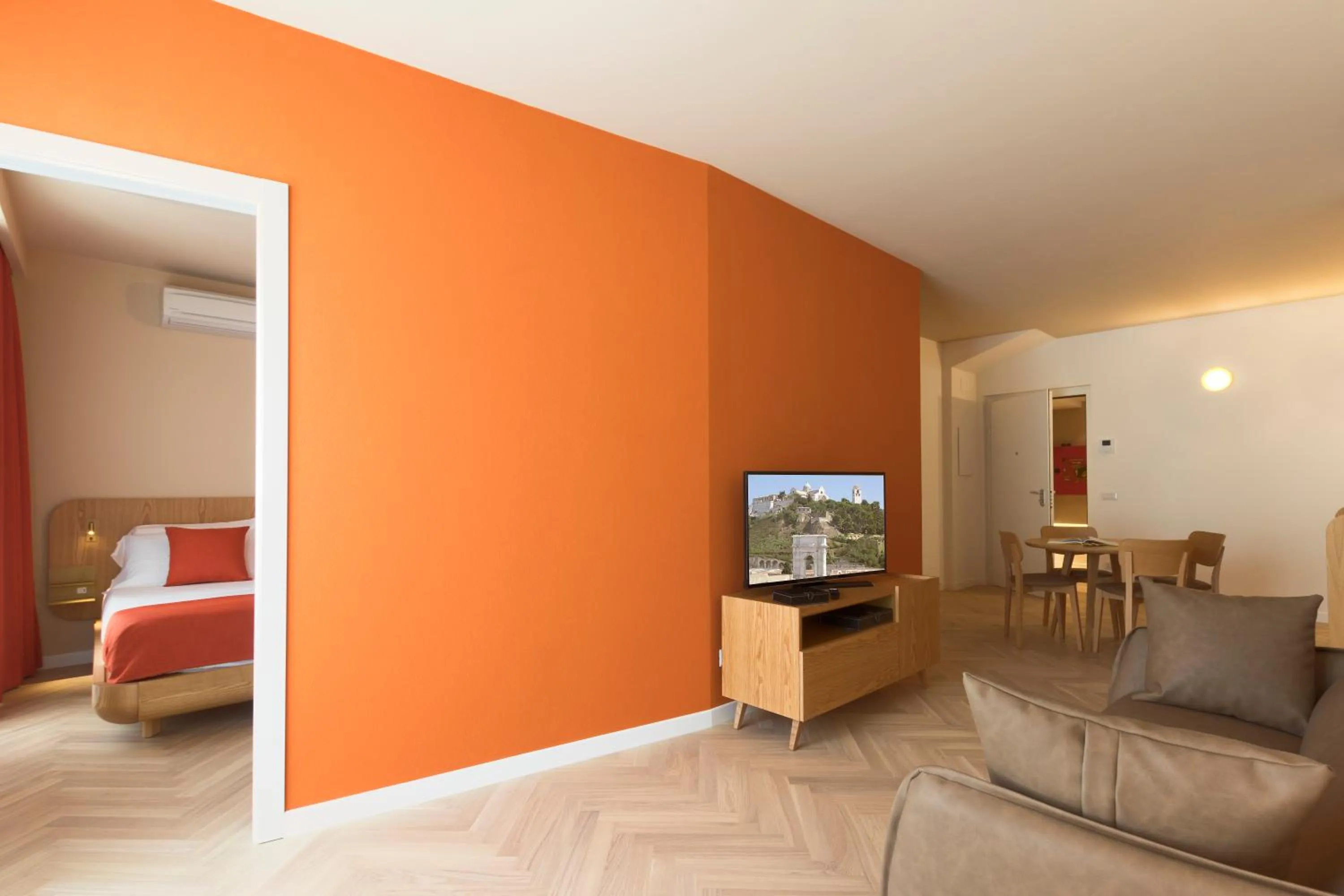 Communal lounge/ TV room in Metropolitan Suites