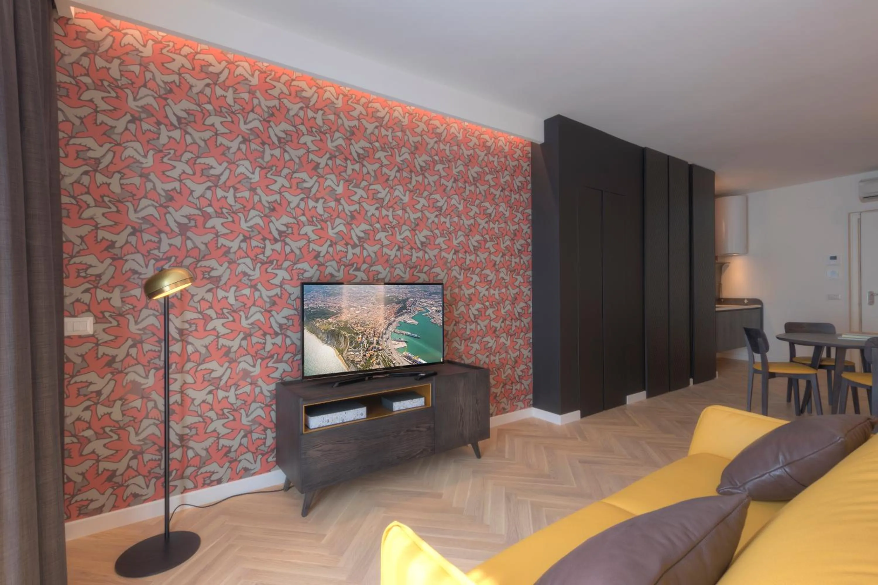 Communal lounge/ TV room in Metropolitan Suites