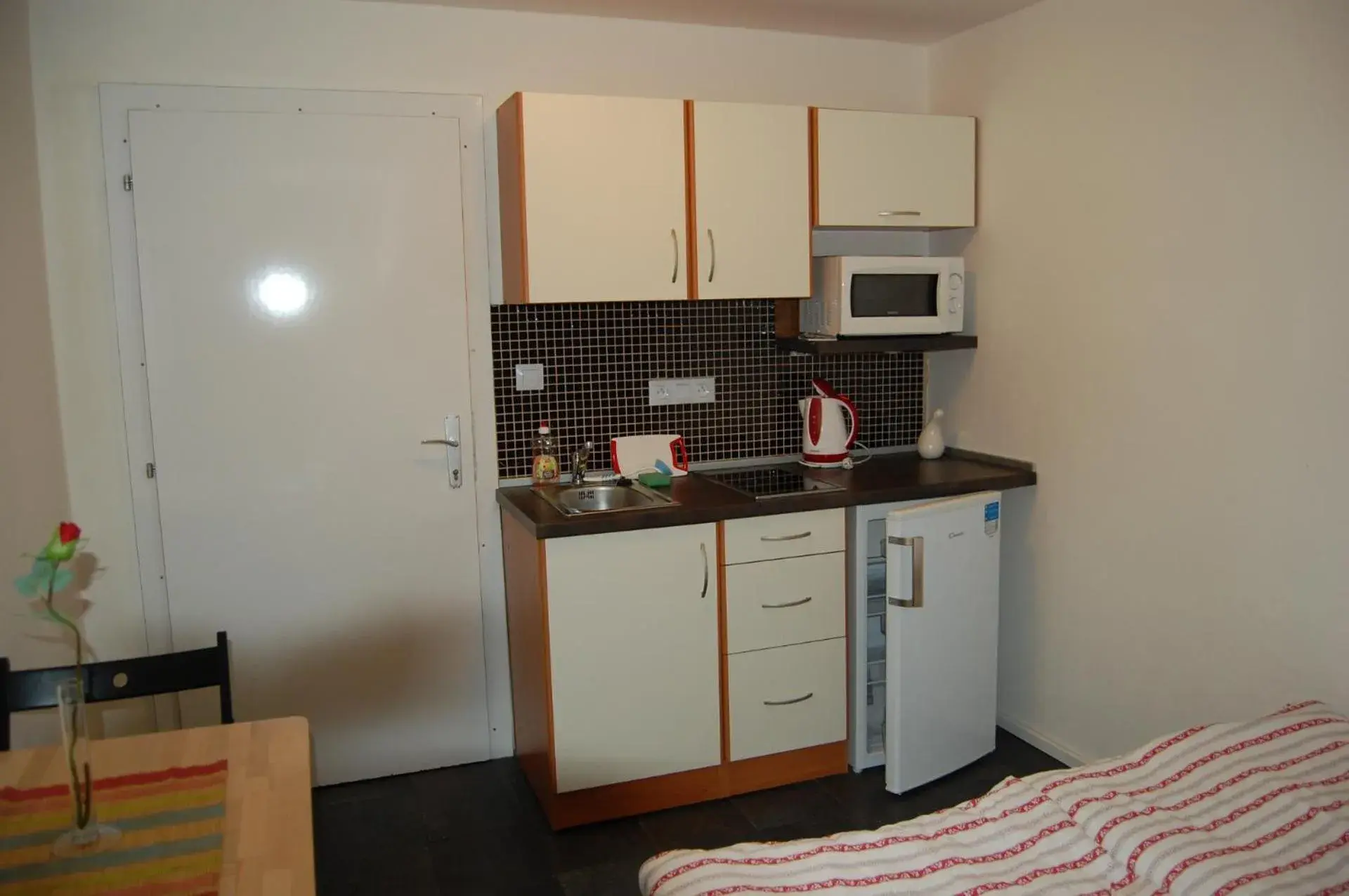 Small Double Room in Rulfik Small Double Room in Rulfik