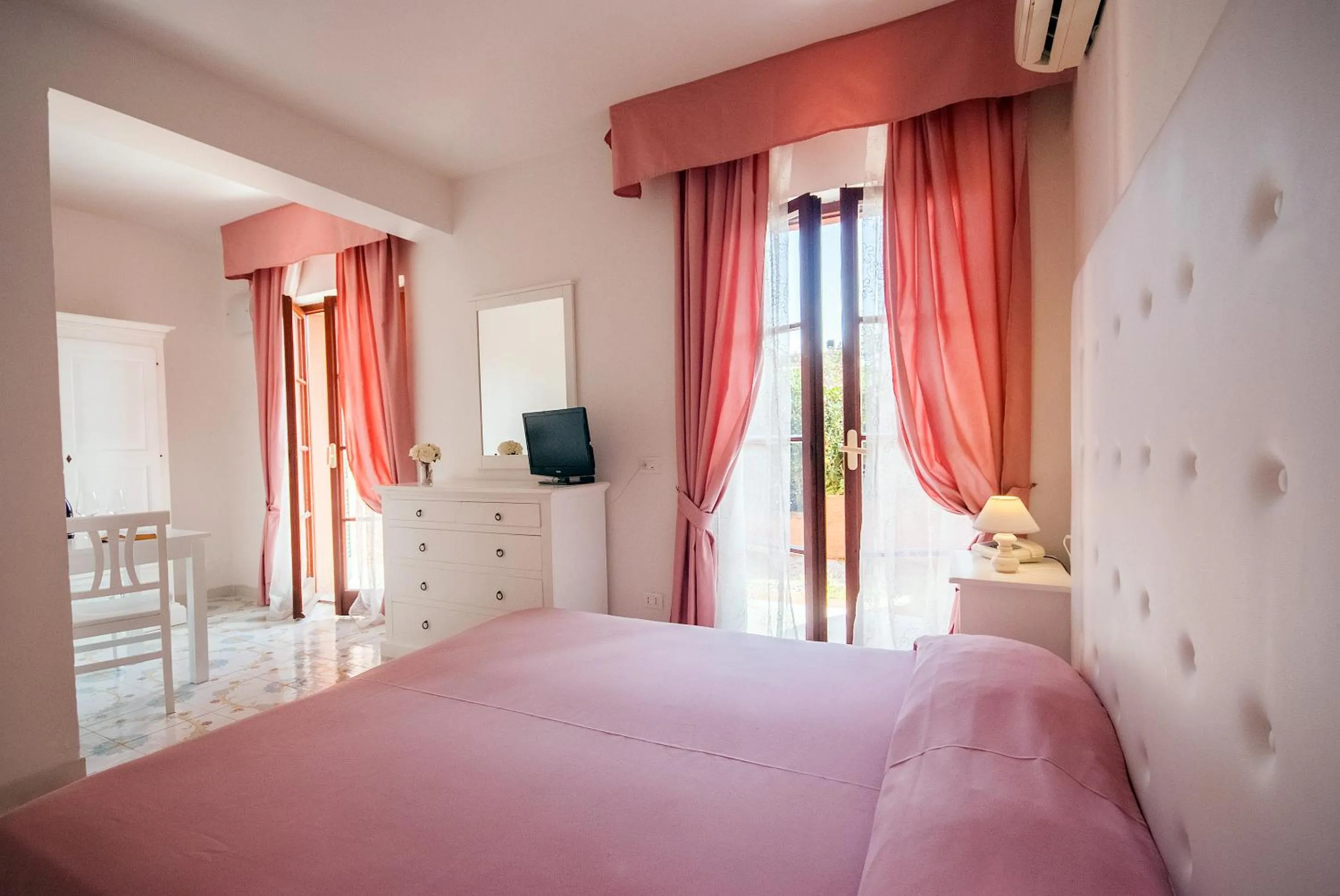 Photo of the whole room, Bed in Hotel Residence Villa San Giovanni