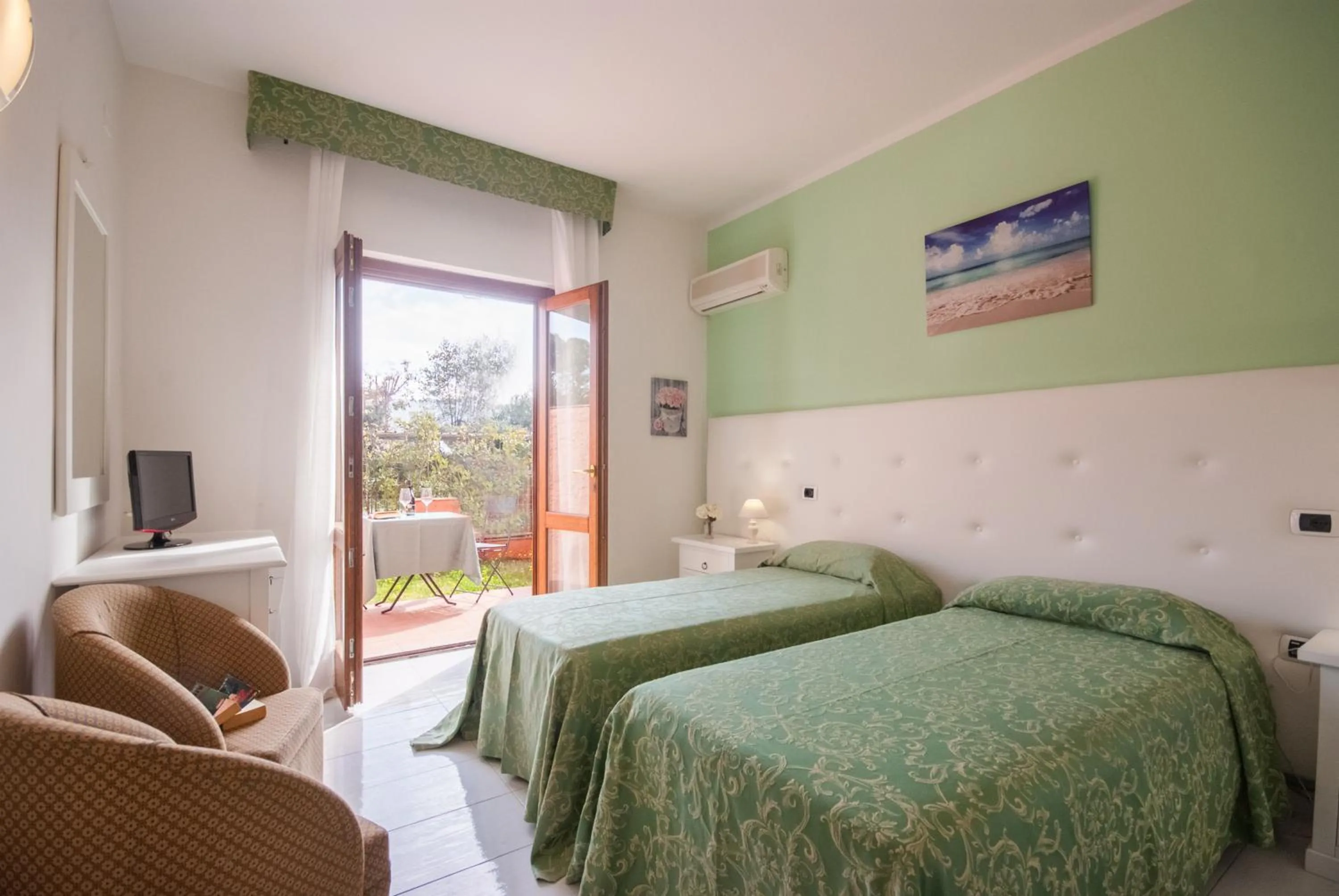 Photo of the whole room, Bed in Hotel Residence Villa San Giovanni