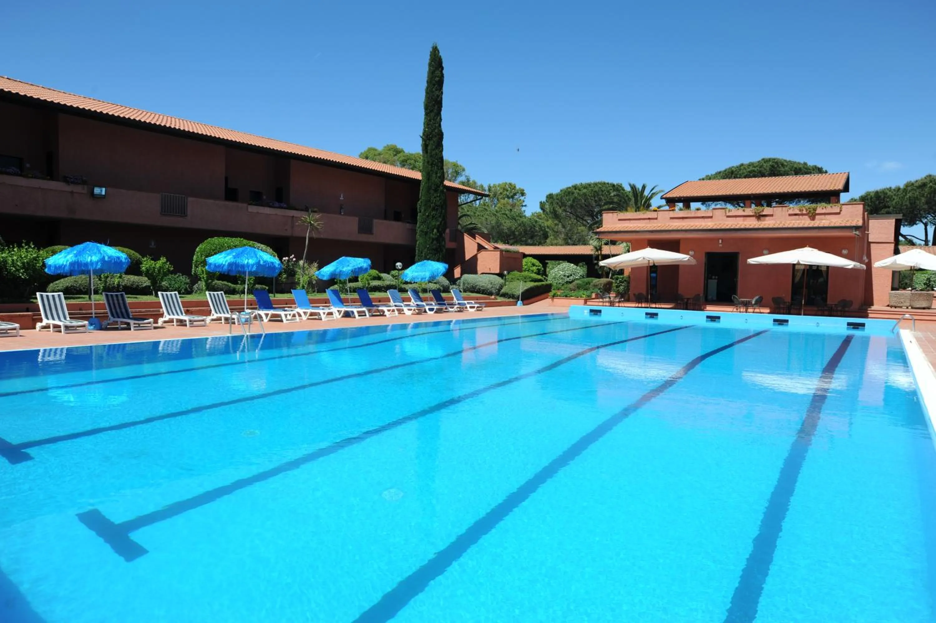 Swimming pool in Hotel Residence Villa San Giovanni