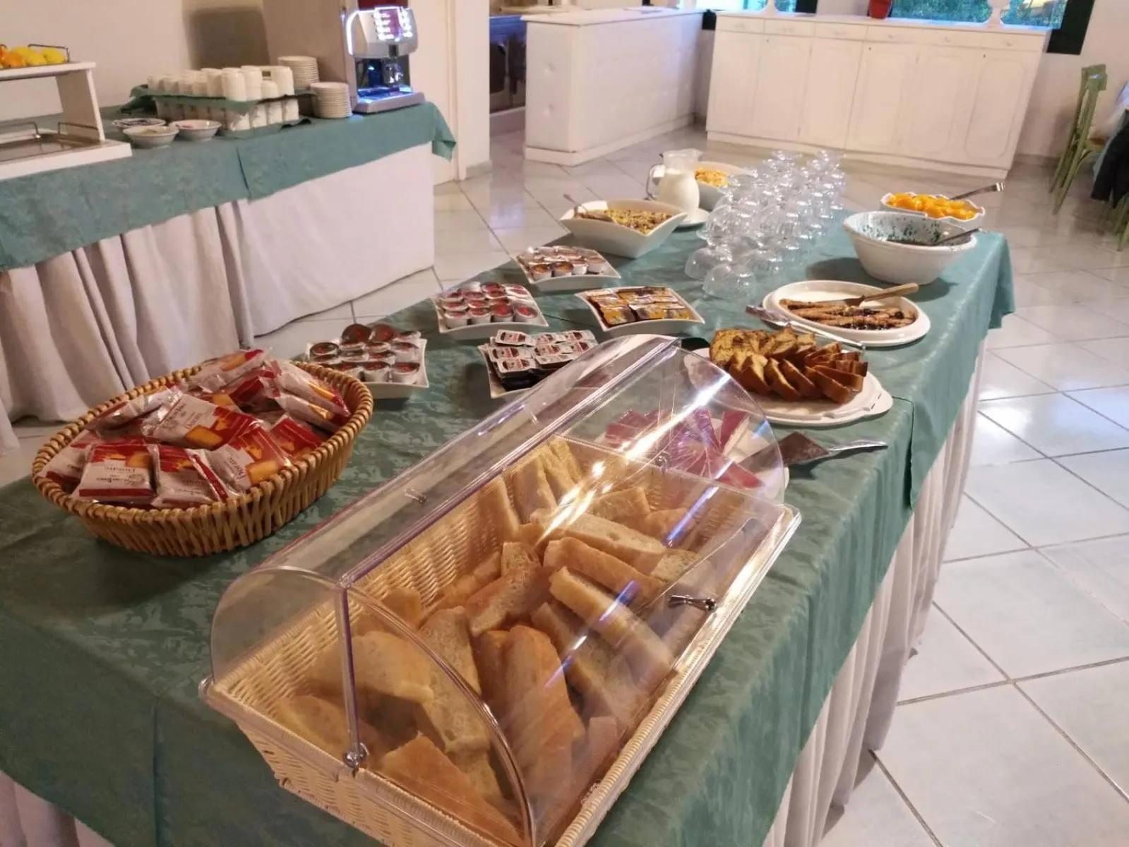 Food and drinks in Hotel Residence Villa San Giovanni