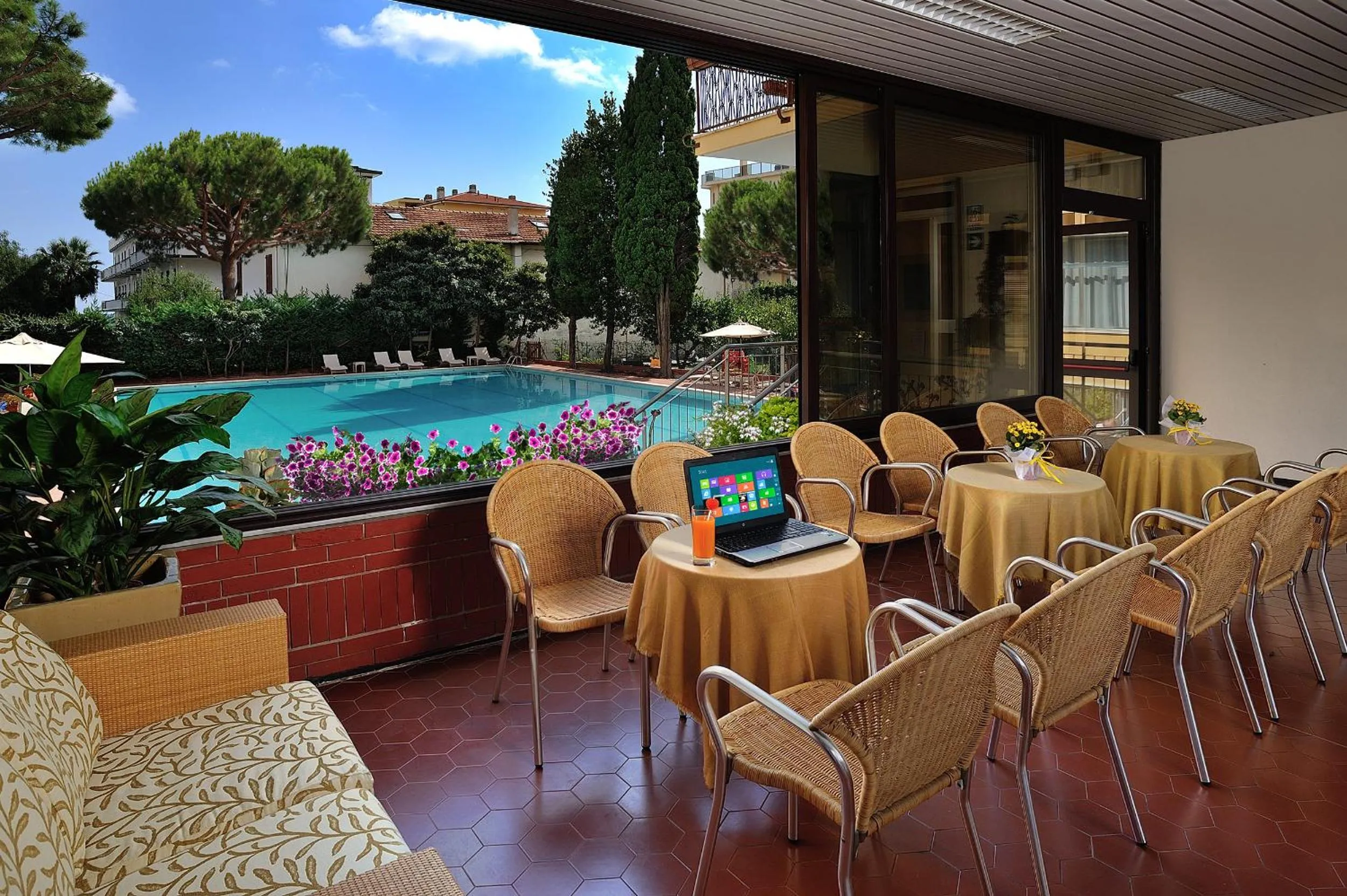 Lounge or bar in Raffy Family & Bike Hotel