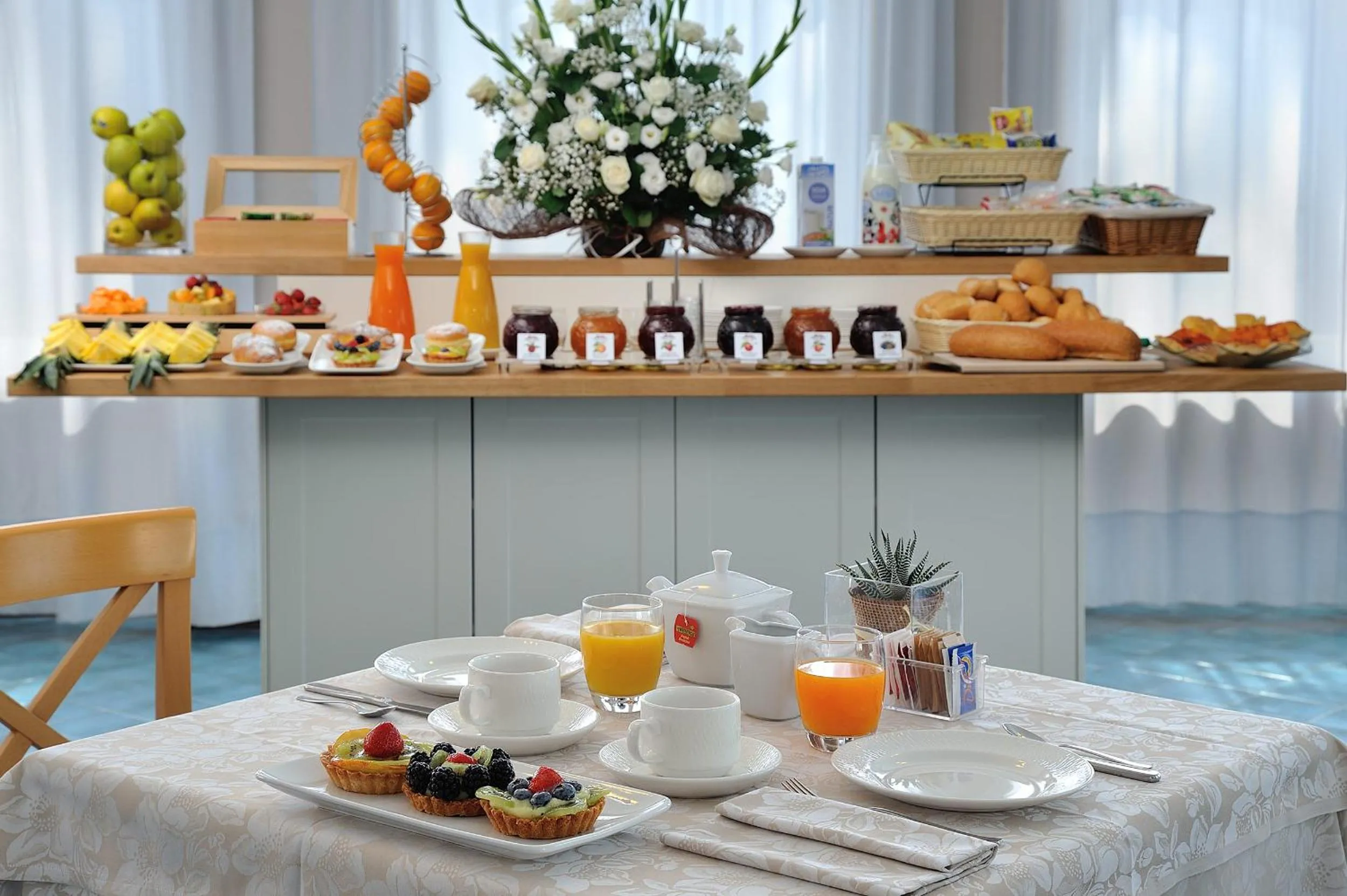 Breakfast in Raffy Family & Bike Hotel