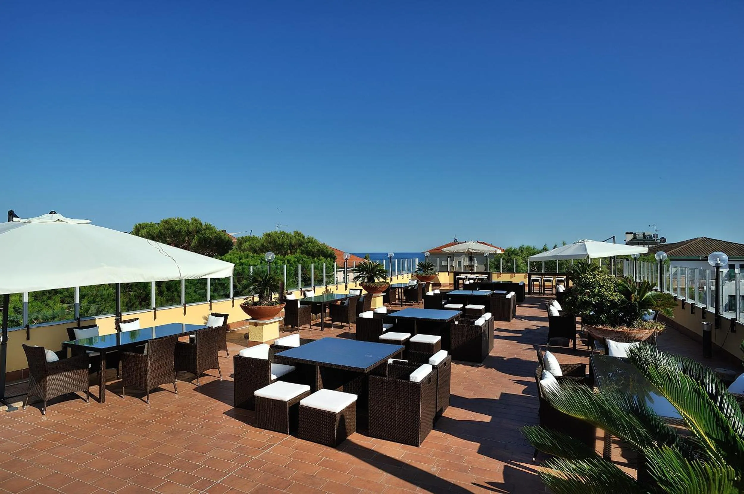 Patio in Raffy Family & Bike Hotel