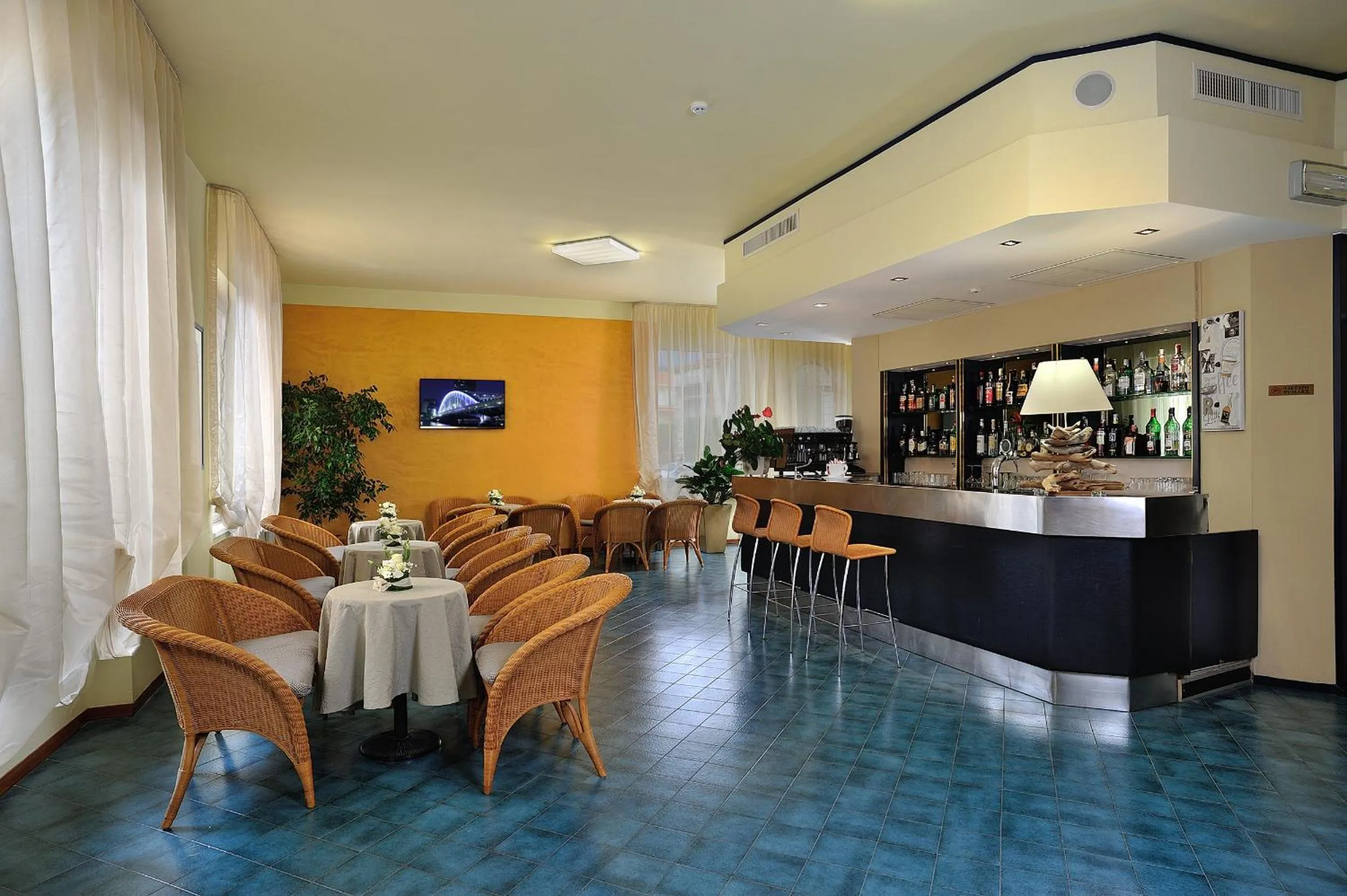 Lounge or bar in Raffy Family & Bike Hotel