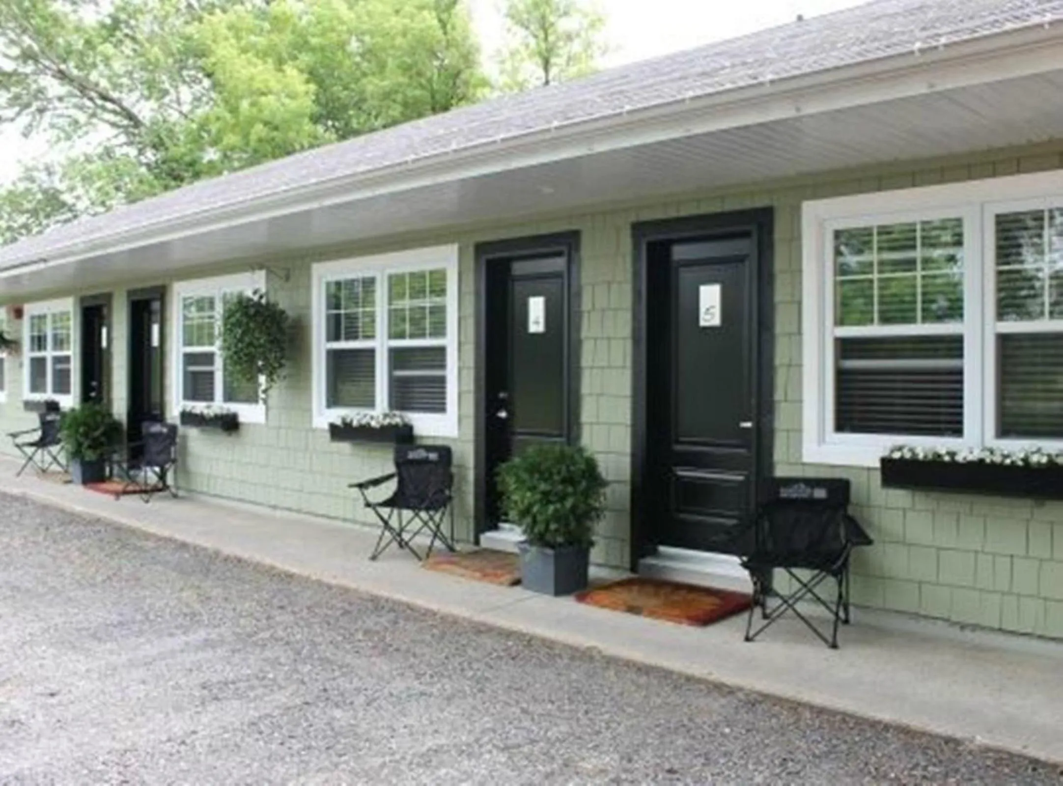 Facade/entrance in Studiotel Bromont