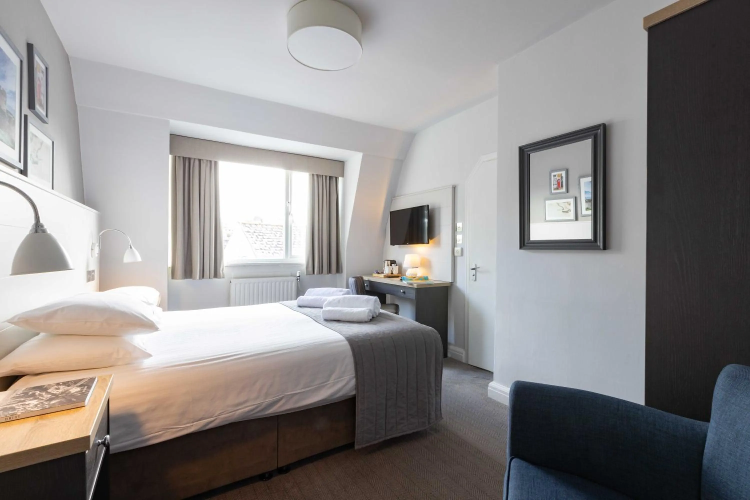 Bedroom, Bed in Ship and Castle Hotel