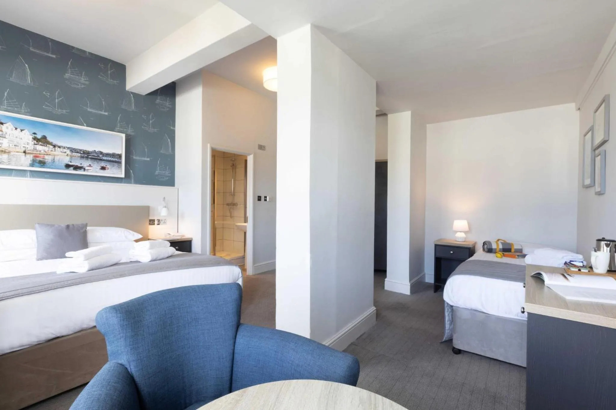 Family, Bed in Ship and Castle Hotel