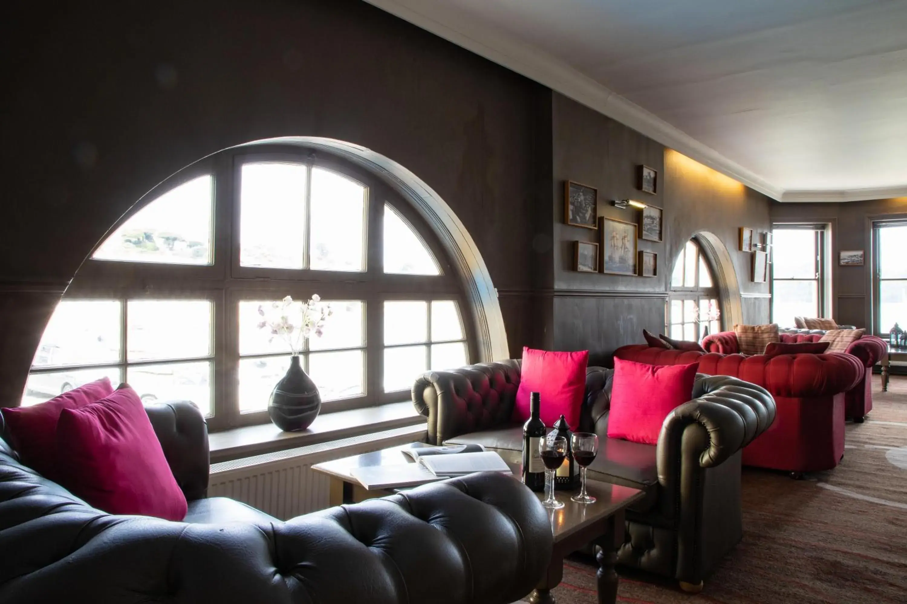 Lounge or bar in Ship and Castle Hotel Lounge or bar in Ship and Castle Hotel