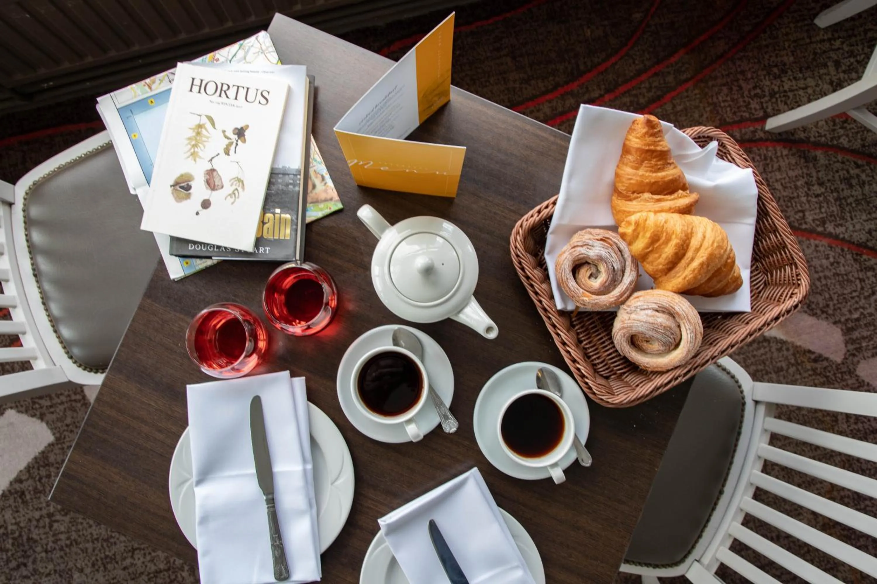 Breakfast in Ship and Castle Hotel