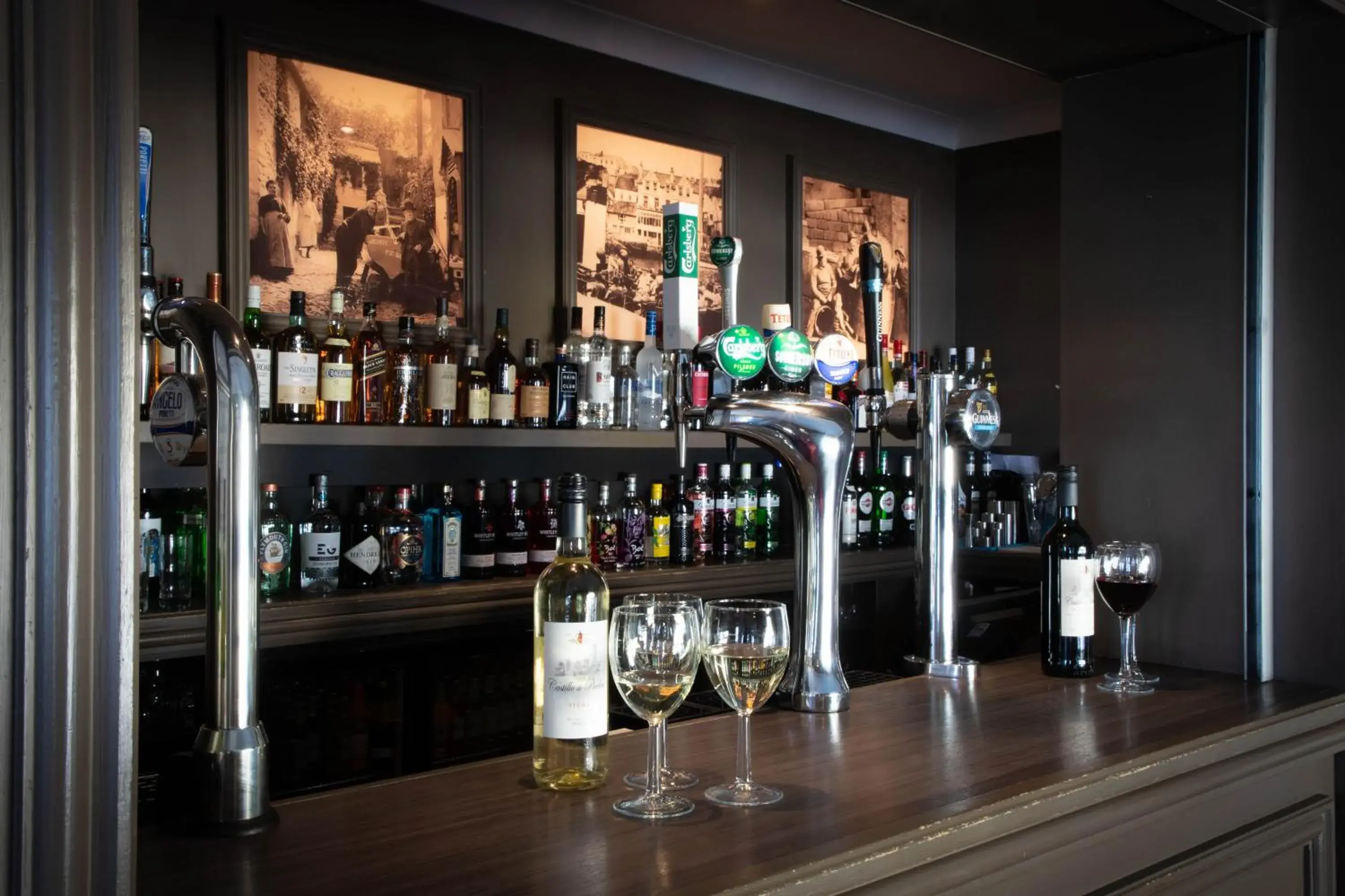 Lounge or bar in Ship and Castle Hotel Lounge or bar in Ship and Castle Hotel