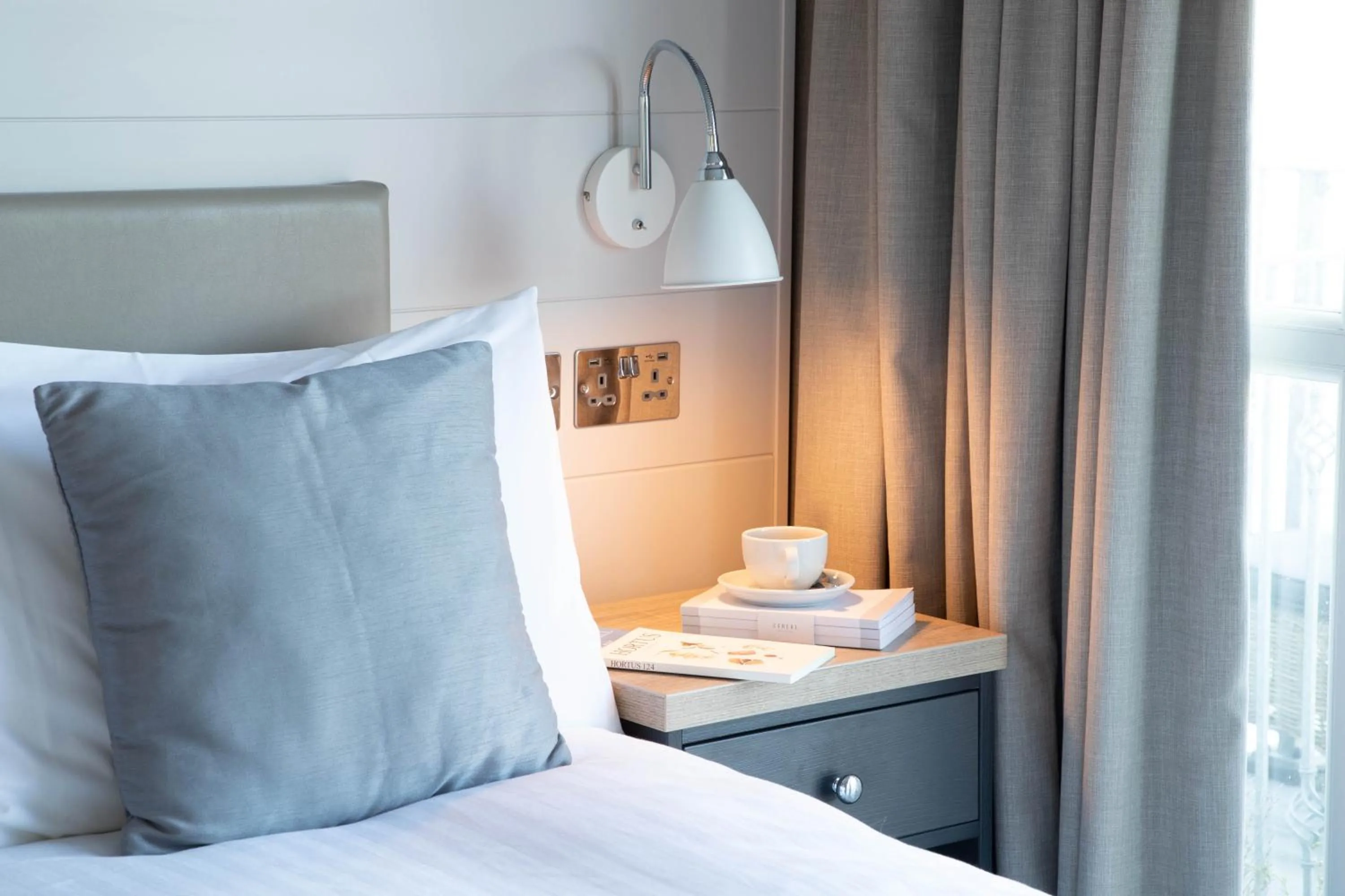 Bed in Ship and Castle Hotel