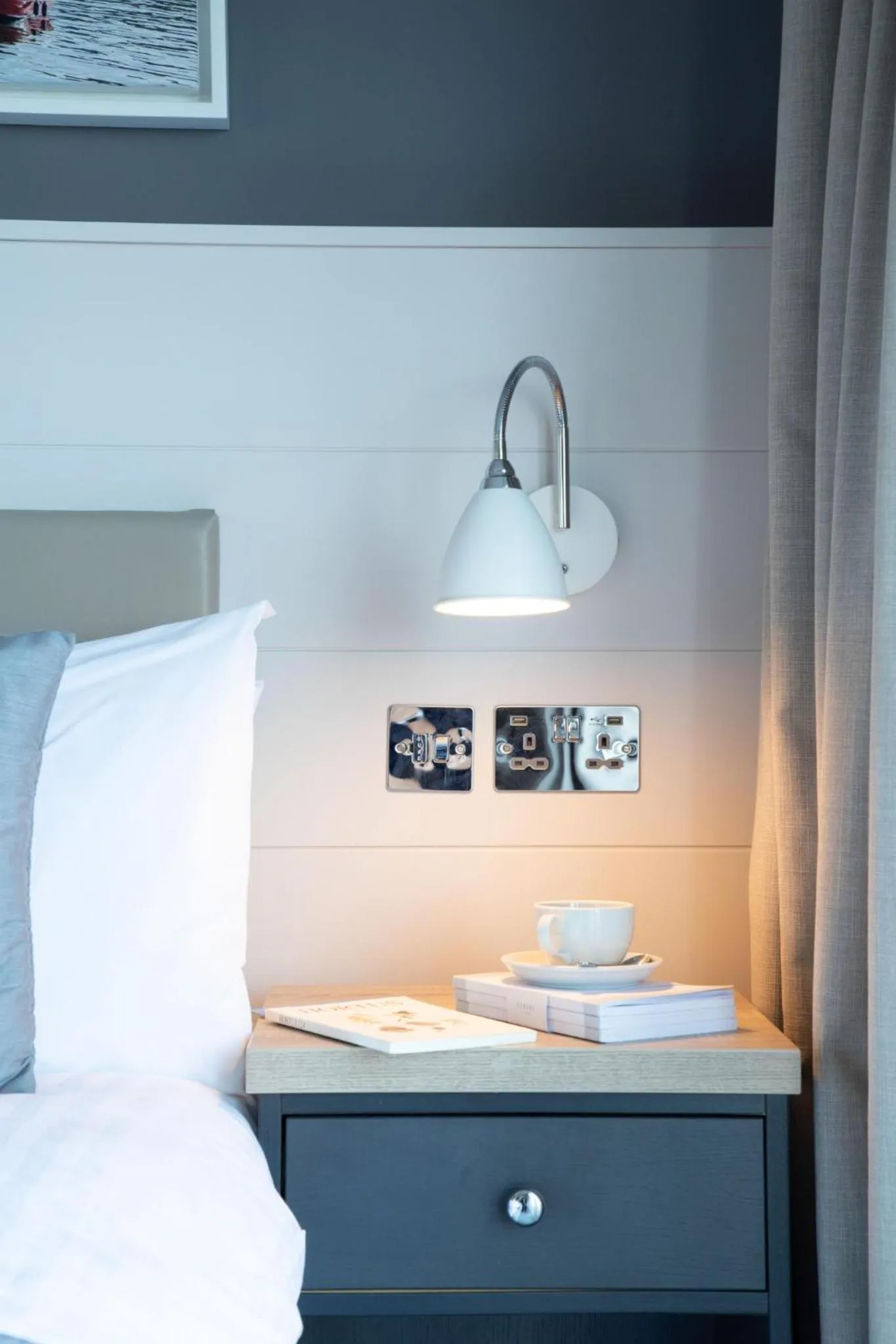 Bed in Ship and Castle Hotel