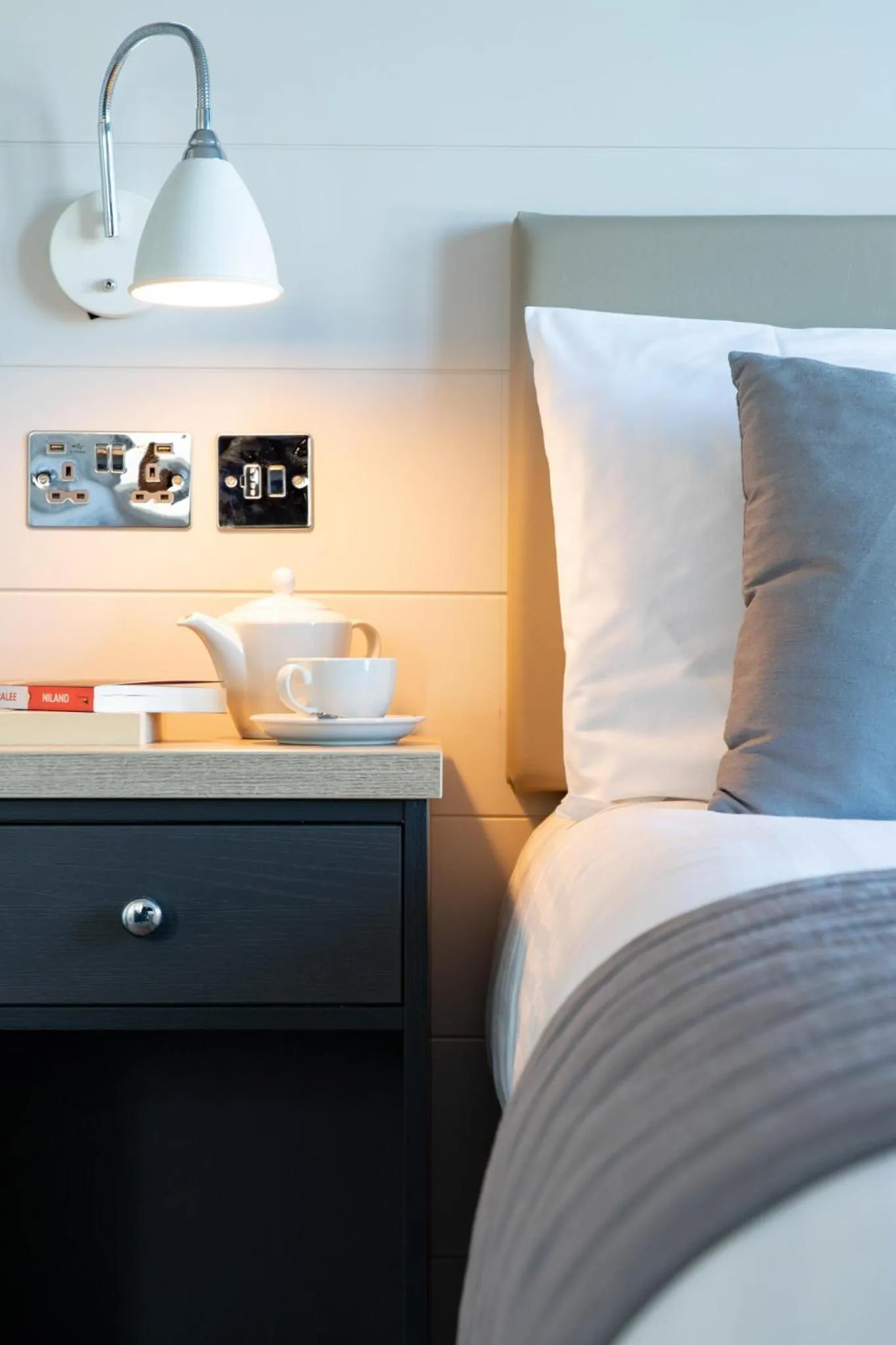 Bed in Ship and Castle Hotel