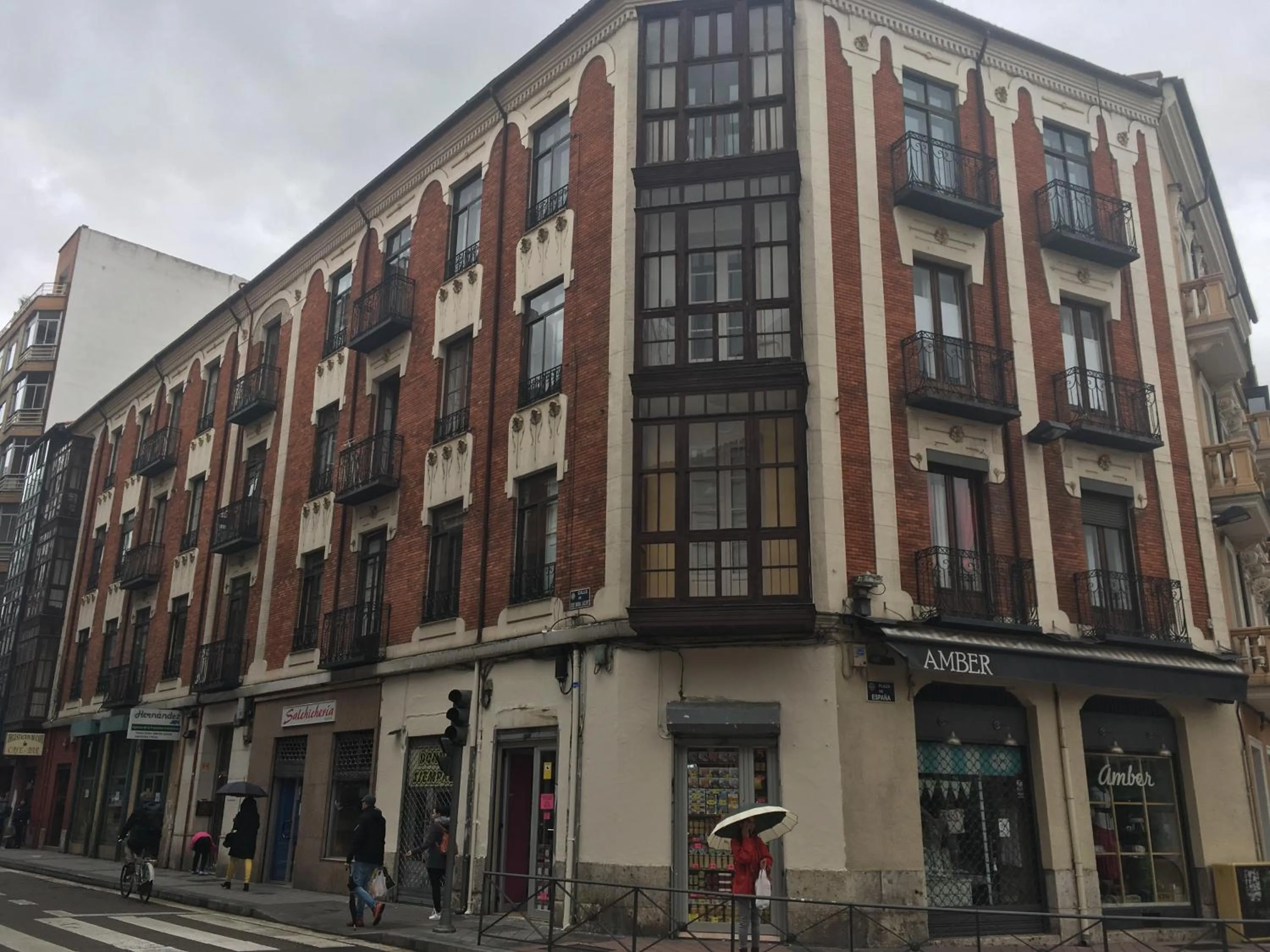 Property building in INSIDEHOME Valladolid Centro -Hab con baño privado en el centro y OPCION DE PARKING-