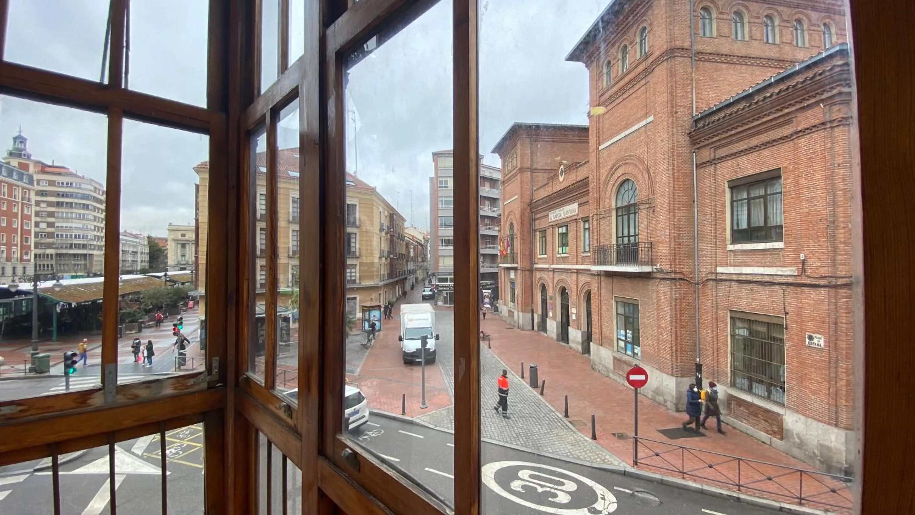 TV and multimedia in INSIDEHOME Valladolid Centro -Hab con baño privado en el centro y OPCION DE PARKING-