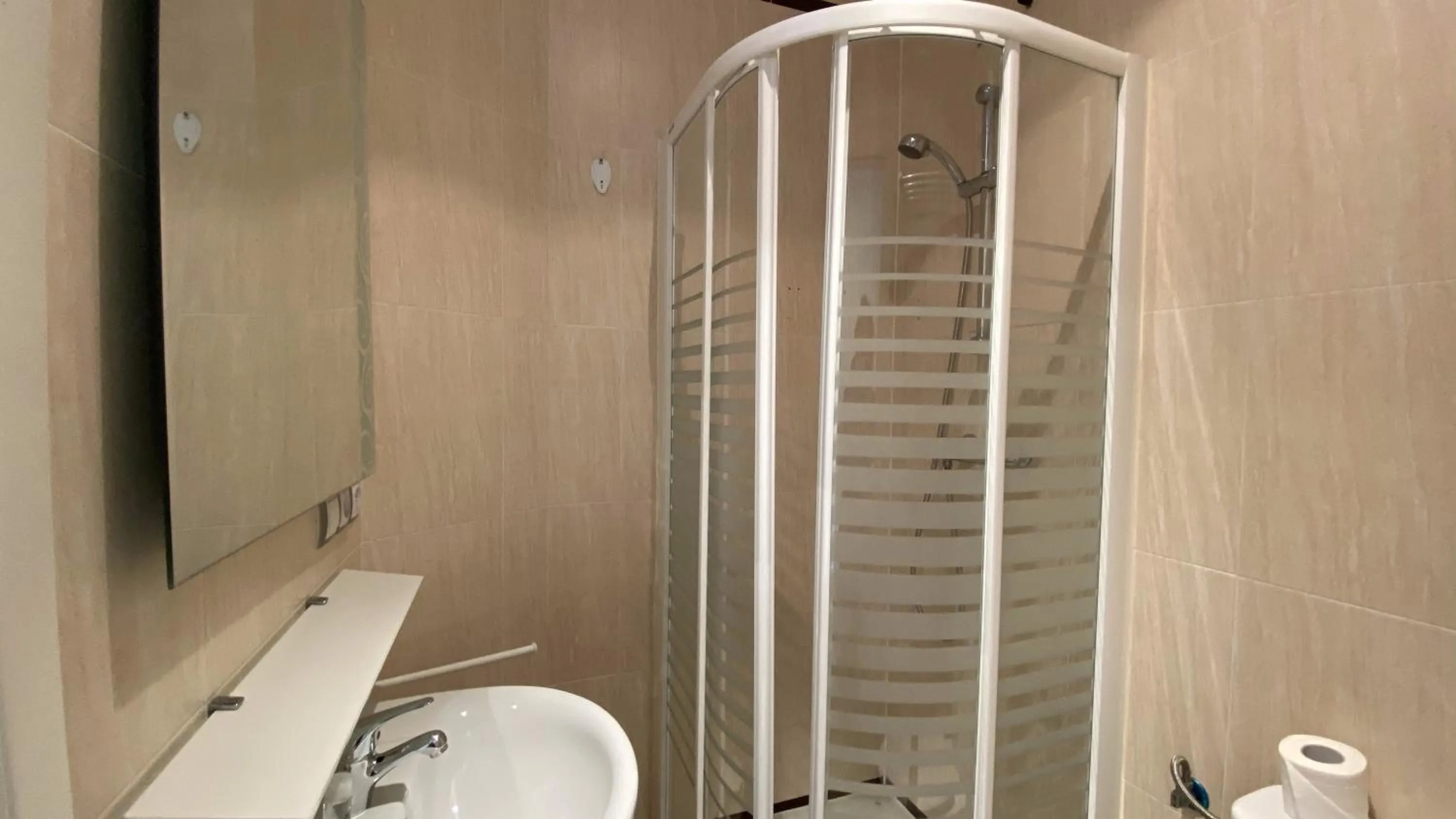 Bathroom in INSIDEHOME Valladolid Centro -Hab con baño privado en el centro y OPCION DE PARKING-