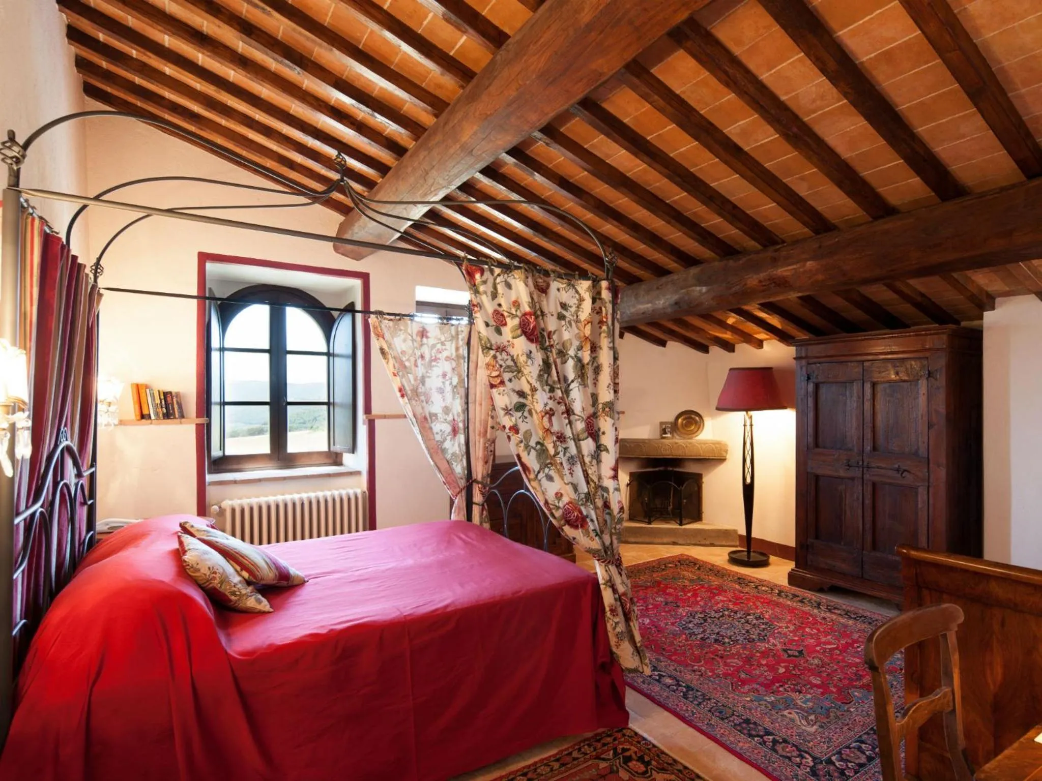 Photo of the whole room in Tenuta Di Canonica