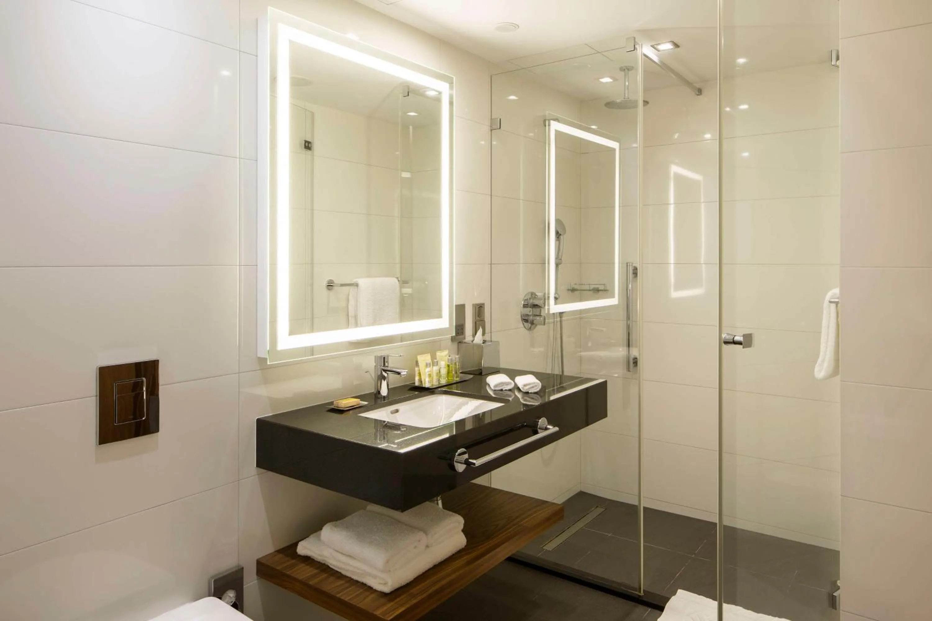 Shower in DoubleTree by Hilton Łódź