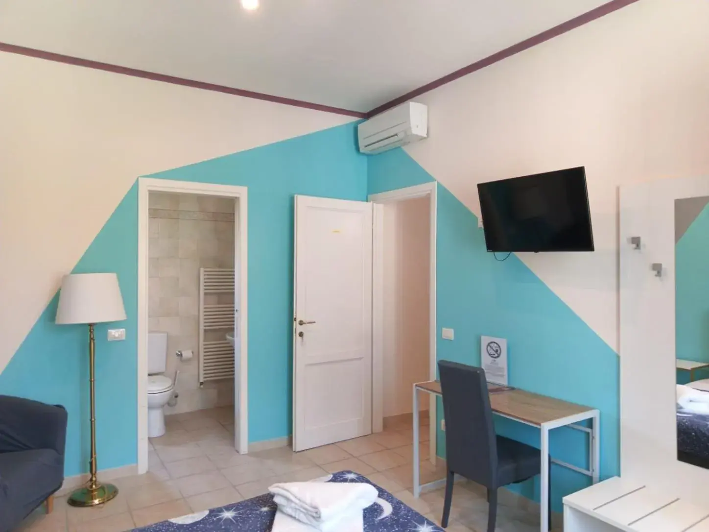 Double or Twin Room with Garden View in Villa Gelsomino Garden Double or Twin Room with Garden View in Villa Gelsomino Garden