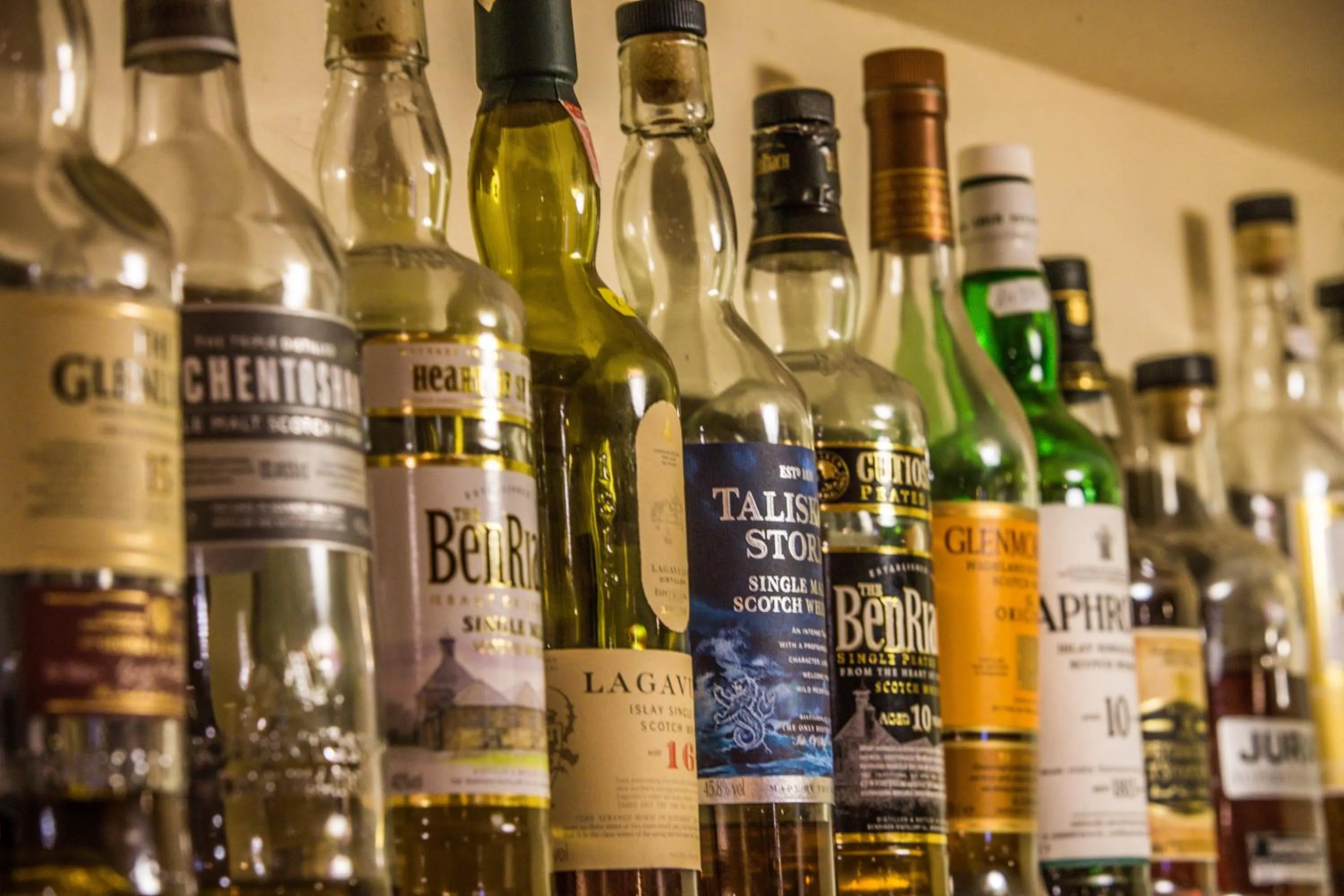 Alcoholic drinks in The Old Fourpenny Hotel