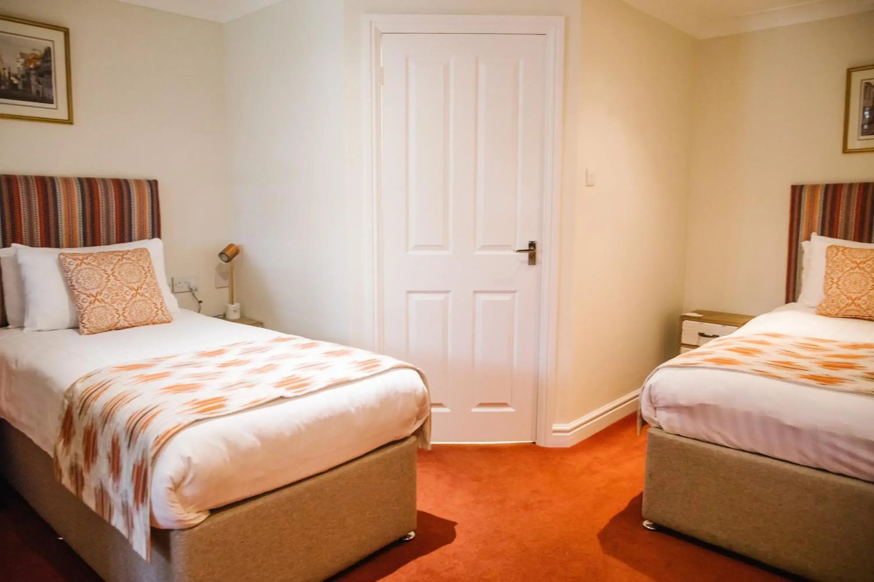 Standard Twin Room in The Old Fourpenny Hotel Standard Twin Room in The Old Fourpenny Hotel