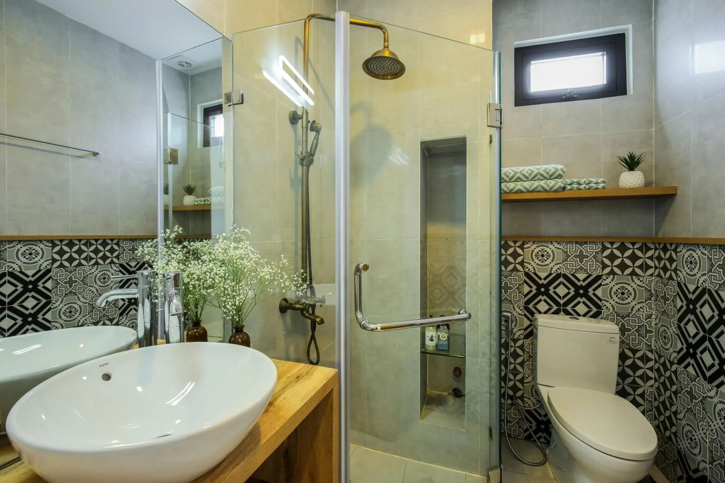 Shower in Magnolia's Can Tho Shower in Magnolia's Can Tho