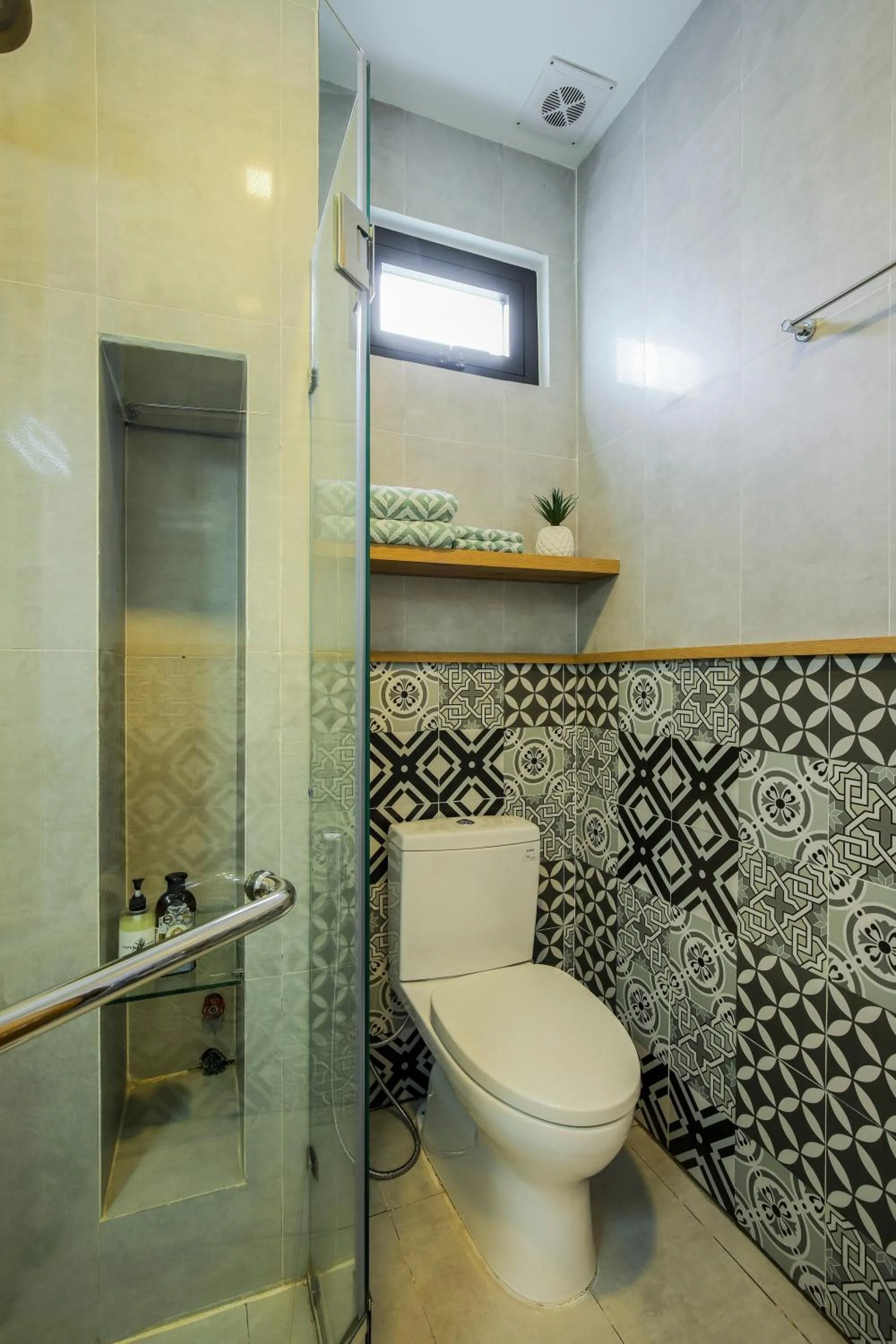 Shower in Magnolia's Can Tho