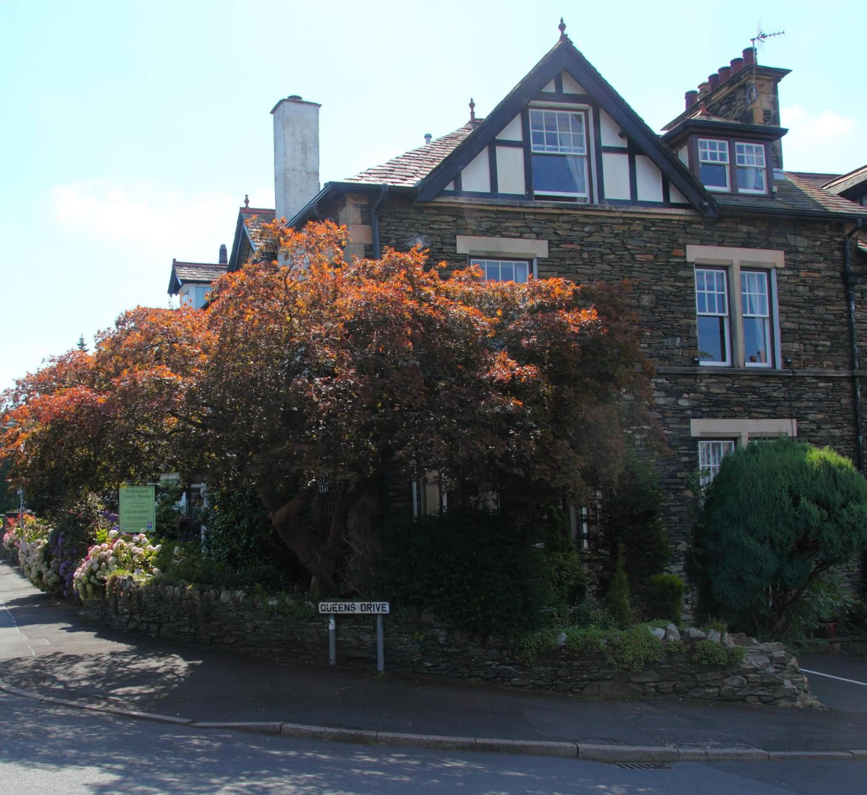 Facade/entrance in Kirkwood Guest House