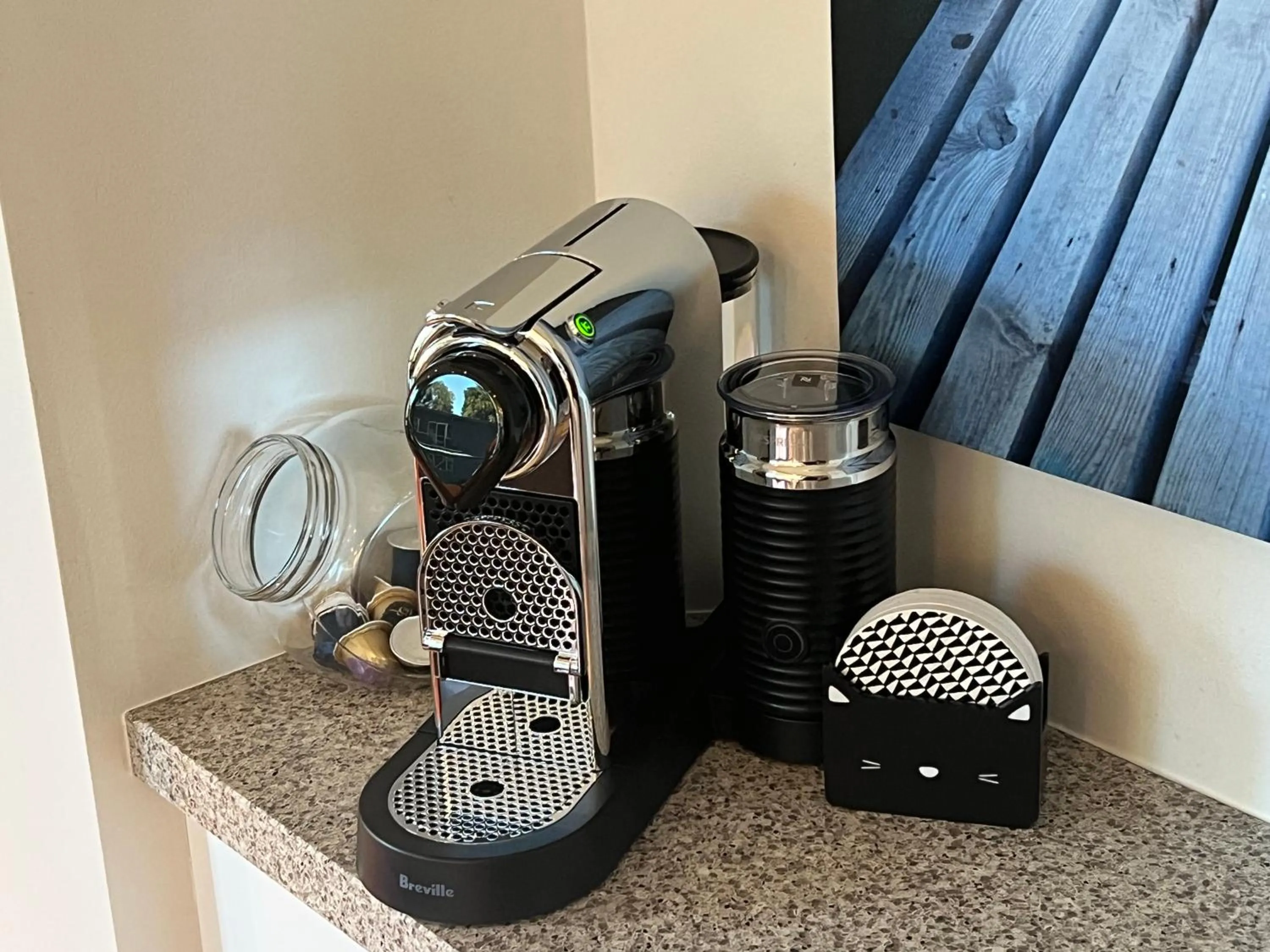 Coffee/tea facilities in 130 At The Waves