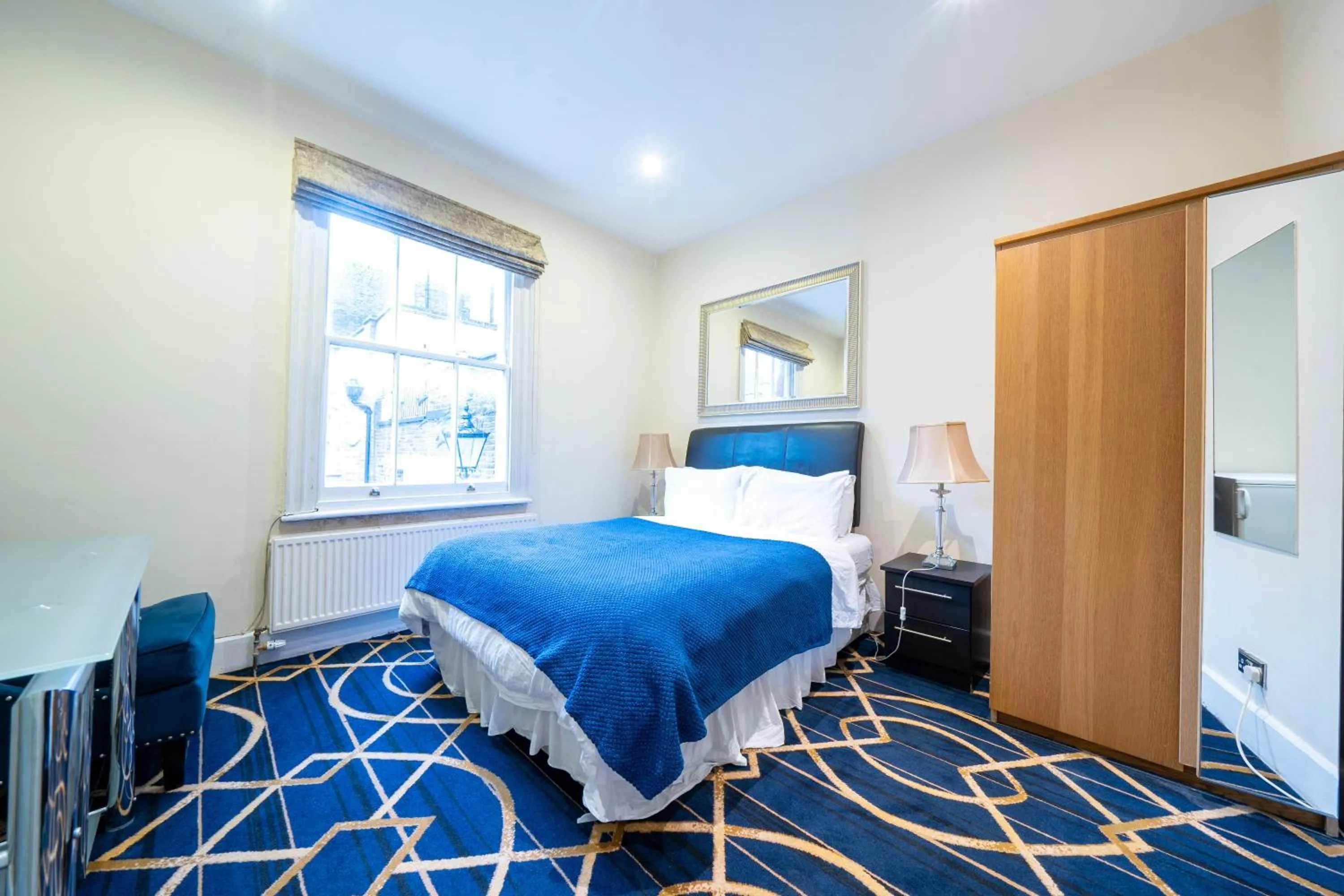 Bed in Hyde Park Rooms & Apartments