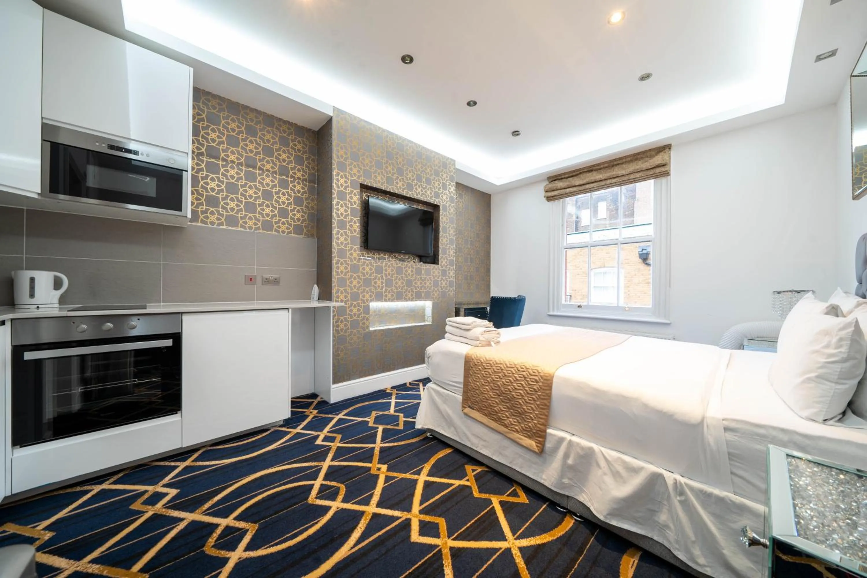 Bed in Hyde Park Rooms & Apartments