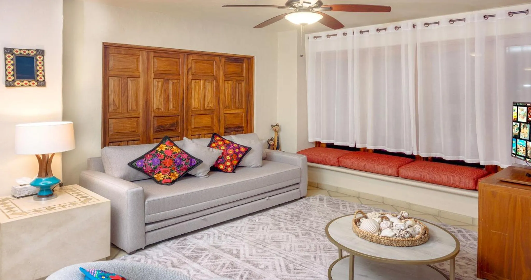 Living room in Ocean Front, 3 bedroom, 3 bathroom, Casa Natalia, Playa Esmeralda