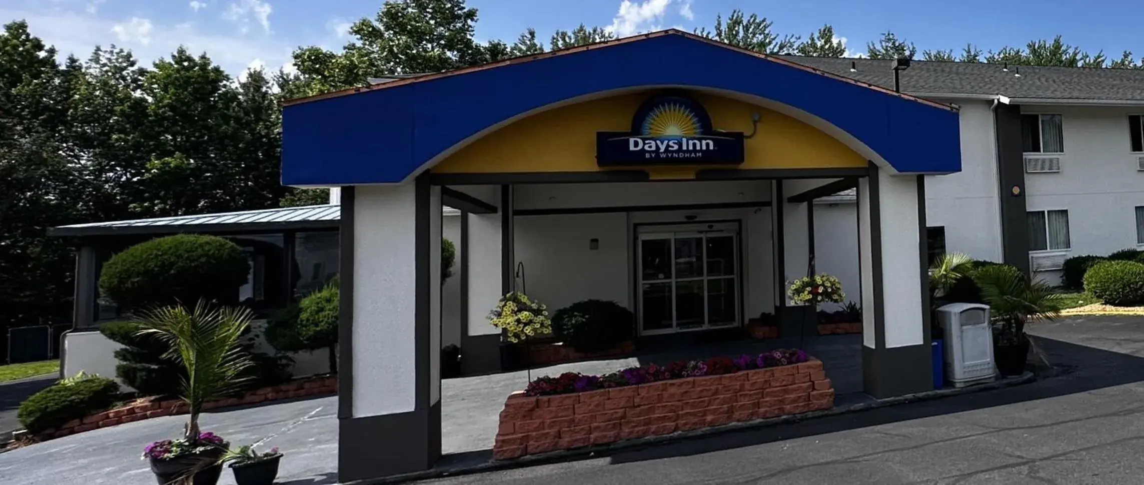 Property building in Days Inn by Wyndham Runnemede Philadelphia Area Property building in Days Inn by Wyndham Runnemede Philadelphia Area