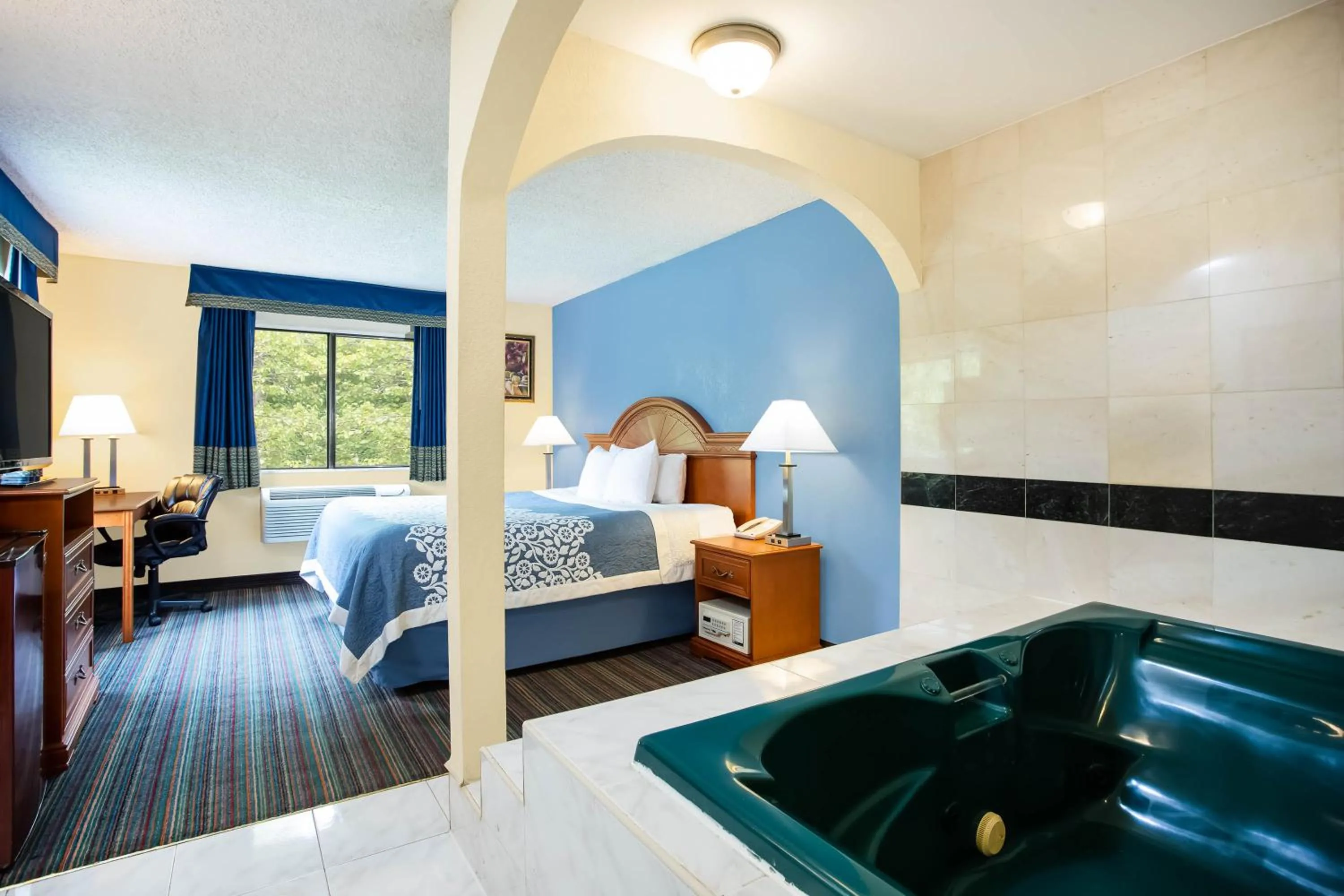 Bed in Days Inn by Wyndham Runnemede Philadelphia Area