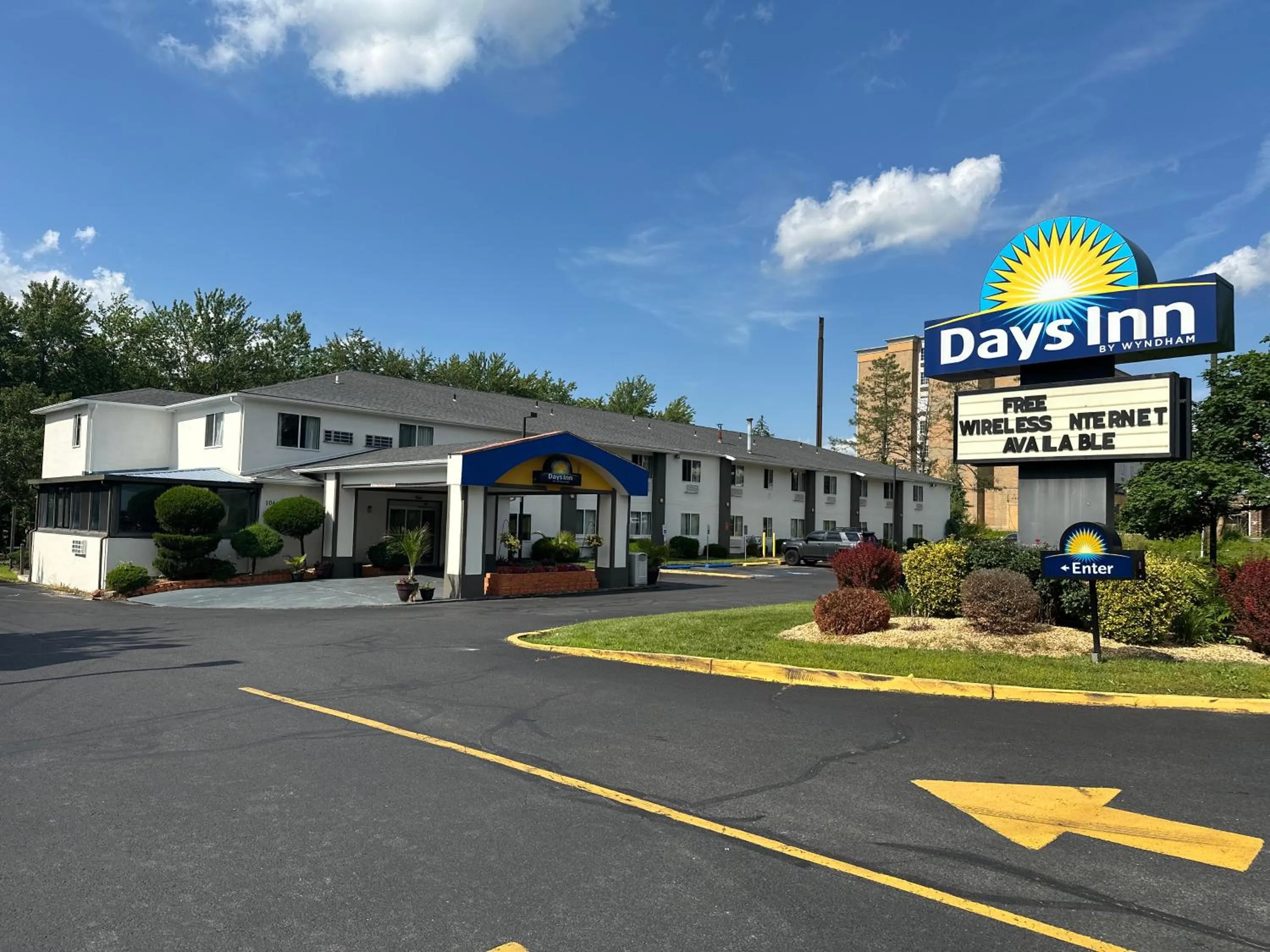 Property building in Days Inn by Wyndham Runnemede Philadelphia Area