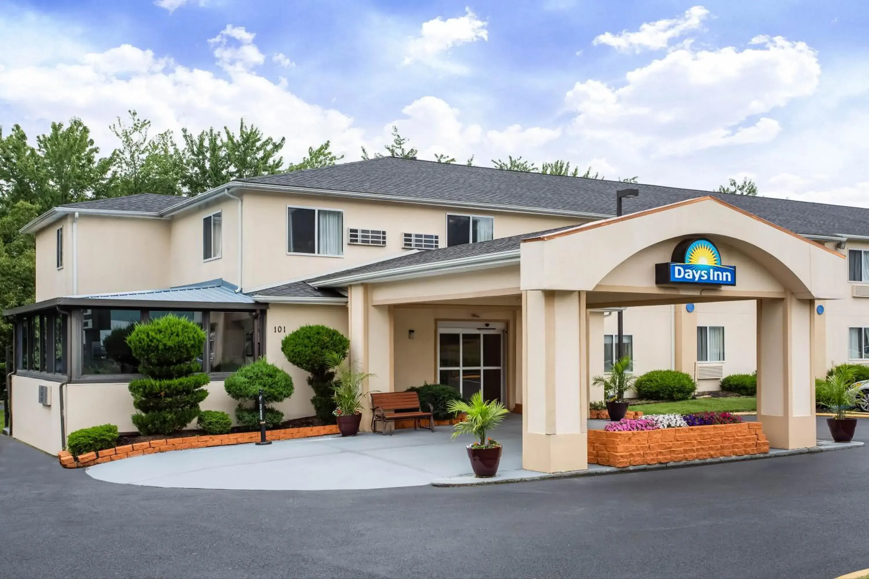 Property building in Days Inn by Wyndham Runnemede Philadelphia Area Property building in Days Inn by Wyndham Runnemede Philadelphia Area