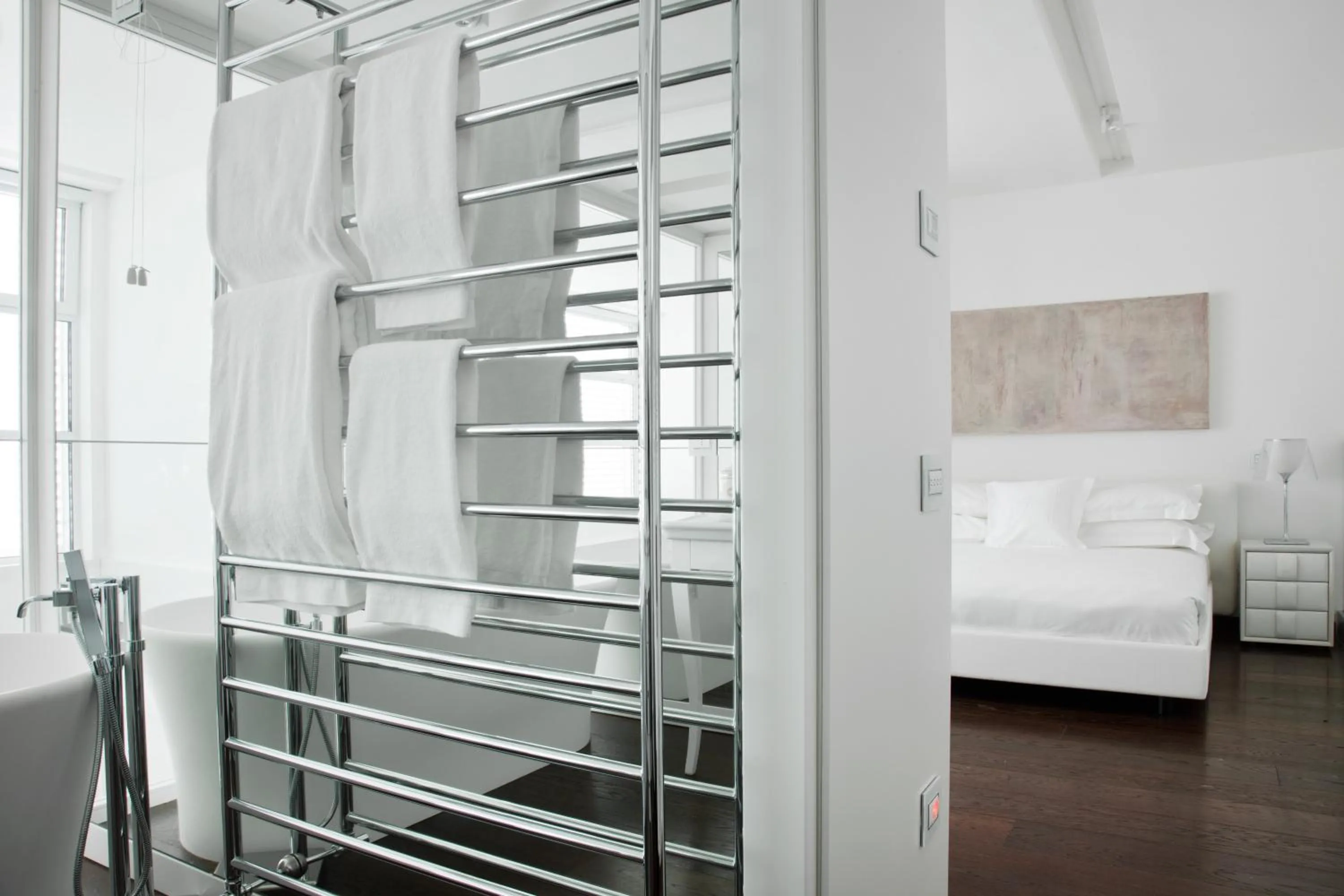 Photo of the whole room, Bed in Magna Pars l'Hotel à Parfum