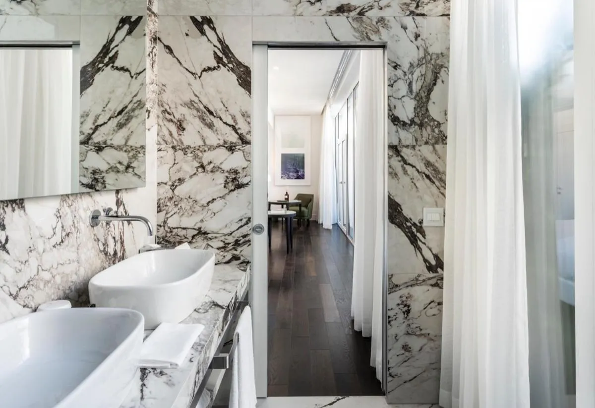 Bathroom in Magna Pars l'Hotel à Parfum