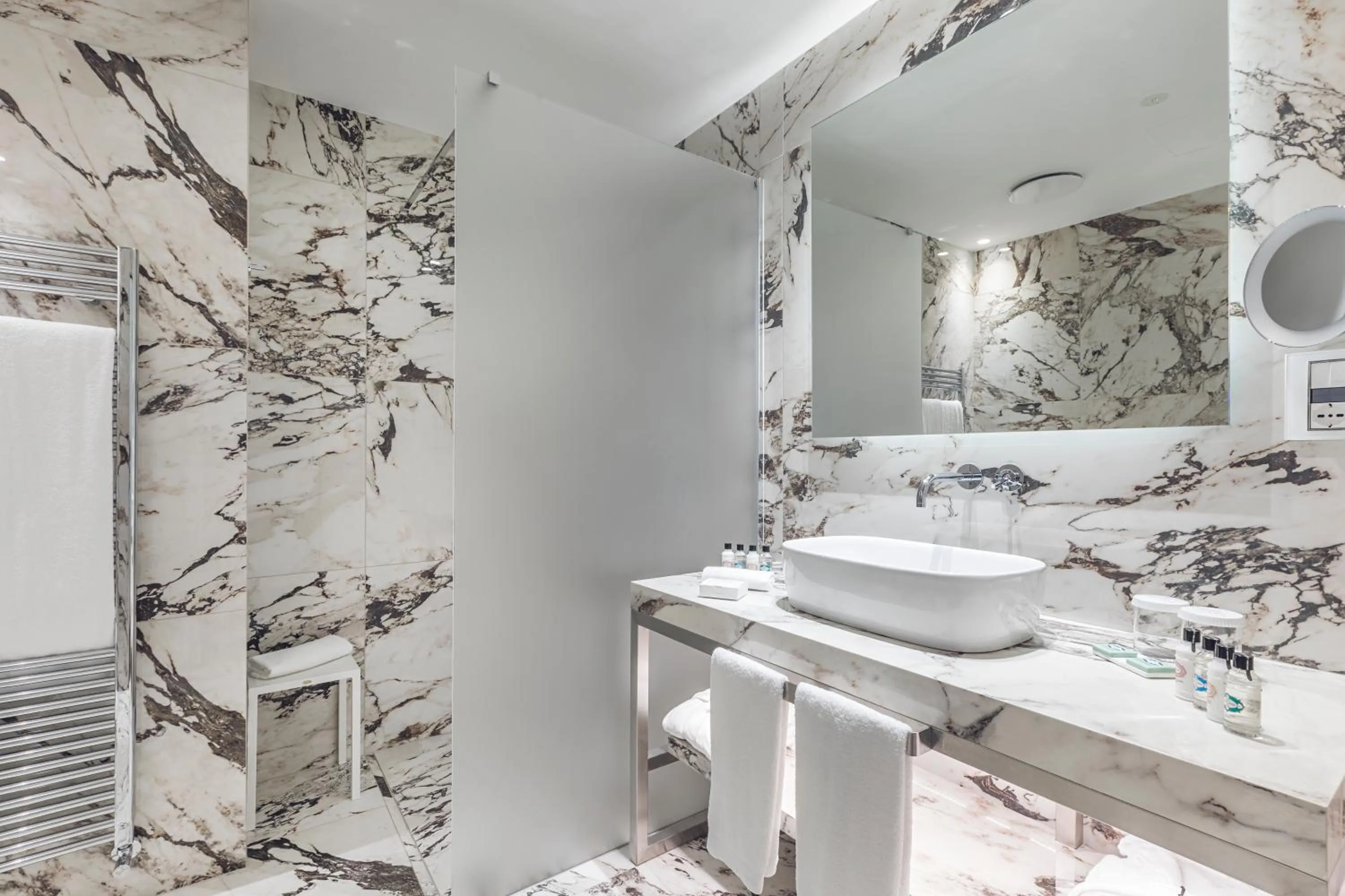 Bathroom in Magna Pars l'Hotel à Parfum, Small Luxury Hotels of the World